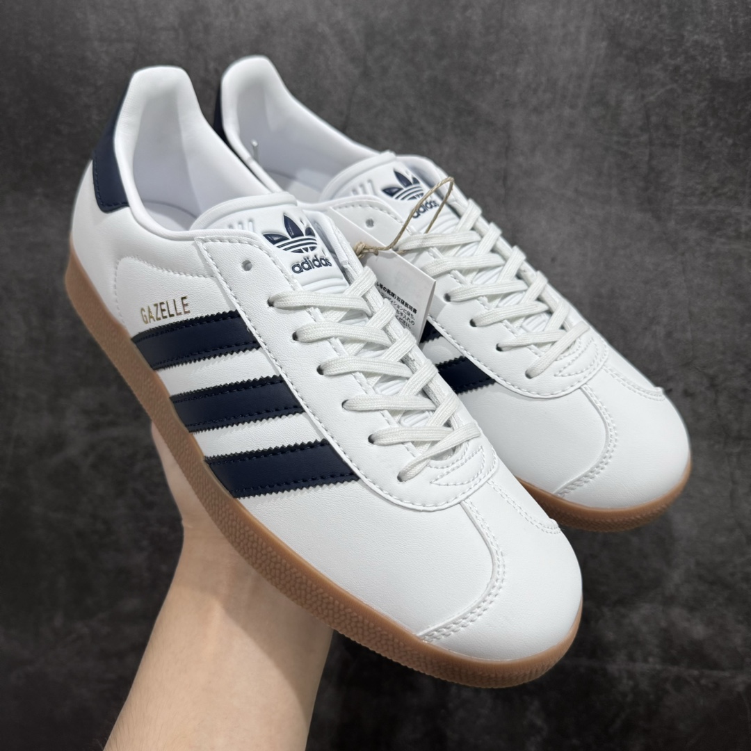 【纯原版】Ad Originals Gazelle W 白黑皮面 三叶草复古休闲防滑耐磨低帮板鞋 货号:IG3507 市场最高版本完美还原zp细节,注意区别市场任何版本,完全不是一路货色‼️ 全鞋原材料打造,无任何色差,正确鞋型,后跟港宝材料定型,正确微透生胶大底,反口内里头层细腻小牛皮,纸板中底 鞋垫背胶,侧面正确烫金压印字母,所有细节完美还原‼️ 尺码:35 36 36.5 37 38 38.5 39 40 40.5 41 42 42.5 43 44 44.5 45-选品中心