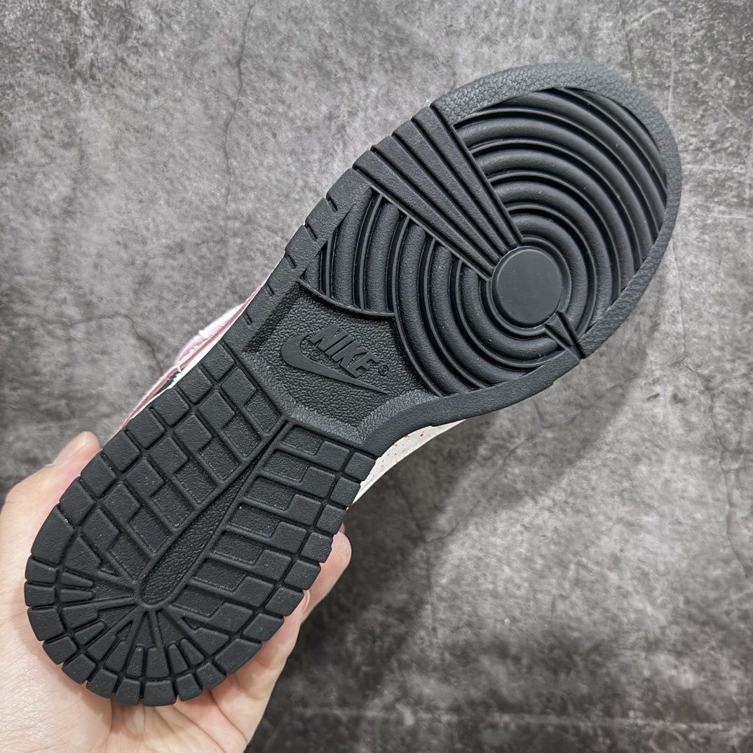 图片[4]-【CS版本】NK Dunk Low Multi-Color Swoosh SB低帮解构绑带活力三勾 黑白粉火焰勾 货号：FD4623-157 专业dunk大厂 主打dunk85系列的工厂 品质以及性价比都是市场无可匹敌的存在 皮料用的扎实 裁边清洁度超高 鞋型细节也没任何问题 强烈推荐 配色非常齐全 终端供应💪🏻 尺码：36 36.5 37.5 38 38.5 39 40-选品中心