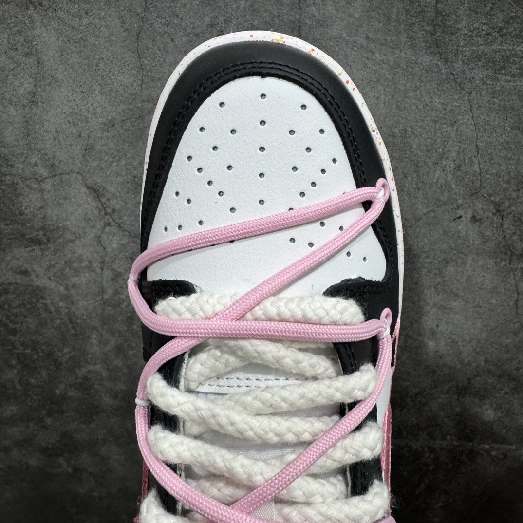 图片[7]-【CS版本】NK Dunk Low Multi-Color Swoosh SB低帮解构绑带活力三勾 黑白粉火焰勾 货号：FD4623-157 专业dunk大厂 主打dunk85系列的工厂 品质以及性价比都是市场无可匹敌的存在 皮料用的扎实 裁边清洁度超高 鞋型细节也没任何问题 强烈推荐 配色非常齐全 终端供应💪🏻 尺码：36 36.5 37.5 38 38.5 39 40-选品中心