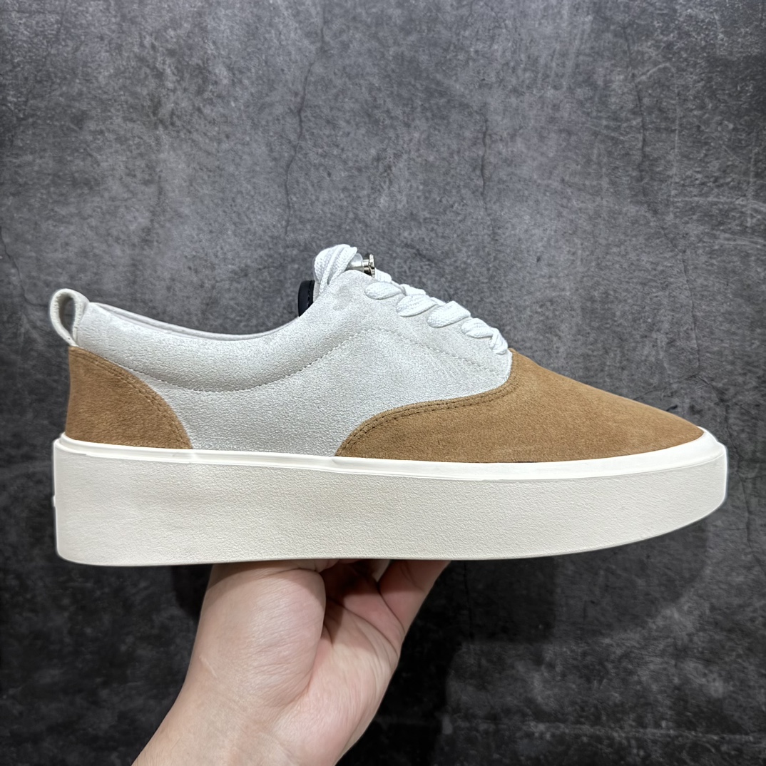 【莞产顶级】敬畏上帝/Fear of God FOG 101 Low Top Sneaker低帮板鞋 白棕色 欧美范儿必备 洛杉矶街头奢牌 平底低帮增高系带百搭休闲运动板鞋 附赠精致鞋带与配防尘袋配件 采用翻毛皮与牛剖革鞋面材质 外置耐磨橡胶大底 尺码:39-45-选品中心