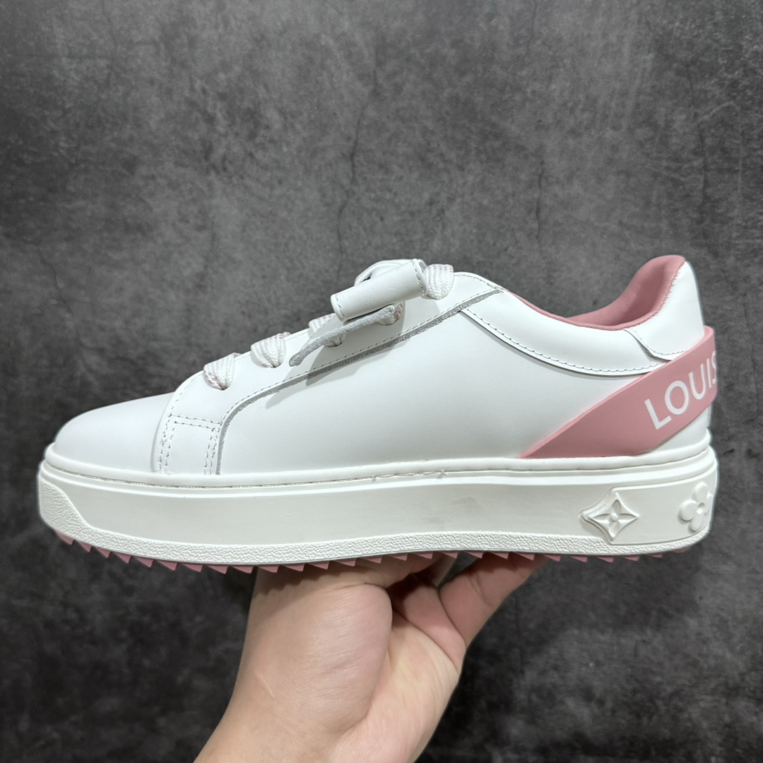 图片[2]-【广东顶级纯原】Louis Vuitton Time Out Low Sneaker LV 舒畅系列休闲松糕锯齿底系列板鞋n配件抽屉礼盒 防尘布袋 身份卡 小票采用软质粒面头层牛革拼接制成鞋面材质高密度电脑车线工艺 小牛真皮内里贴附nPU超软脚感乳胶鞋垫 外置隔色厚实橡胶大底 Size：35-39n-莆田鞋批发中心