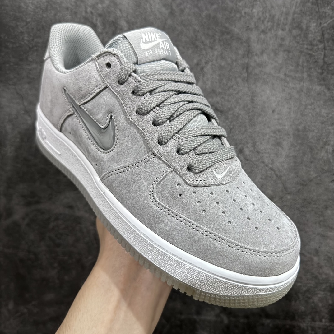 200 耐克Nike Air Force 1’07 Low Retro”Light Smoke Grey Jewel”空军一号经典低帮板鞋“翻毛烟灰水晶小钩”DV0785-003