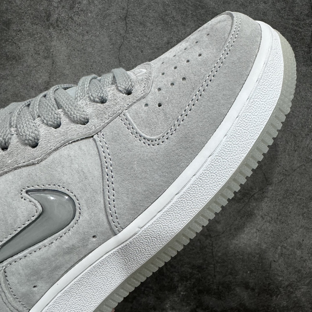 图片[6]-【纯原HY版】AF1 40周年联名纪念款,耐克Nike Air Force 1’07 Low Retro\”Light Smoke Grey Jewel\”空军一号经典低帮百搭休闲运动板鞋“翻毛烟灰水晶小钩”DV0785-003n男女鞋真标半码制n升级原楦原纸版数据开发版型n采用翻毛皮鞋面材质n内置全掌Air Sole气垫#外置全新开发隔色耐磨橡胶大底❗尺码：35.5 36 36.5 37.5 38 38.5 39 40 40.5 41 42 42.5 43 44 44.5 45 46-莆田鞋批发中心