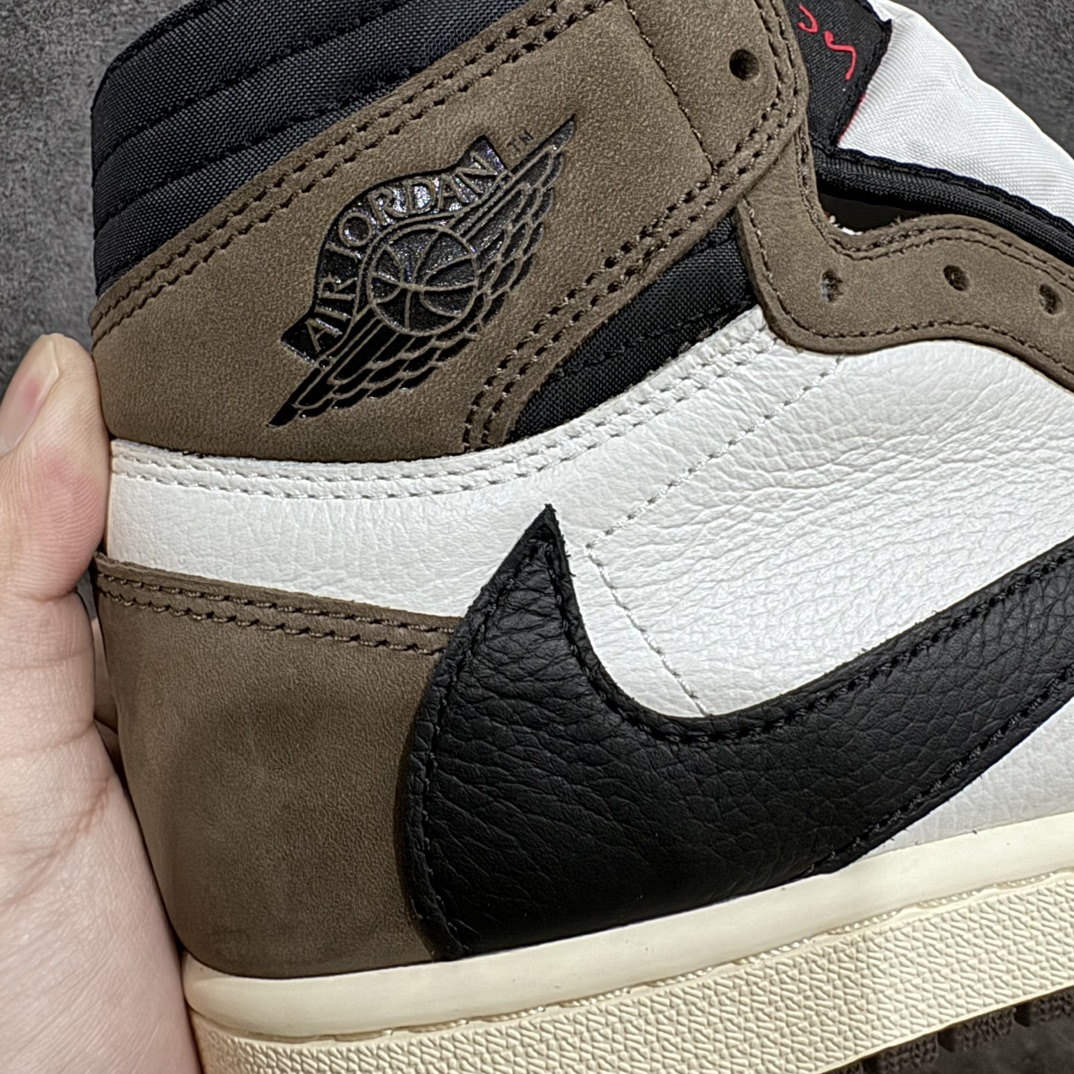 图片[2]-【PK4.0版】Travis Scott x Jordan Air Jordan 1High Og AJ1 TS深棕倒钩高帮n外贸零售批次 原厂工艺 渠道优势供应n原厂皮料 实物无色差带绒感 细节多次校对n针车效果同步原鞋 刺绣拉到原厂定做n原楦原纸板开发 后跟弧度收口自然不对折极致一眼正品既视感 进口玻璃冲刀皮料裁剪零毛边鞋面高清洁度  QC检验标准 控制溢胶 鞋盒、防尘纸 配件鞋带 均采购来自原厂nSize:40.5/48.5全码补齐-莆田鞋批发中心