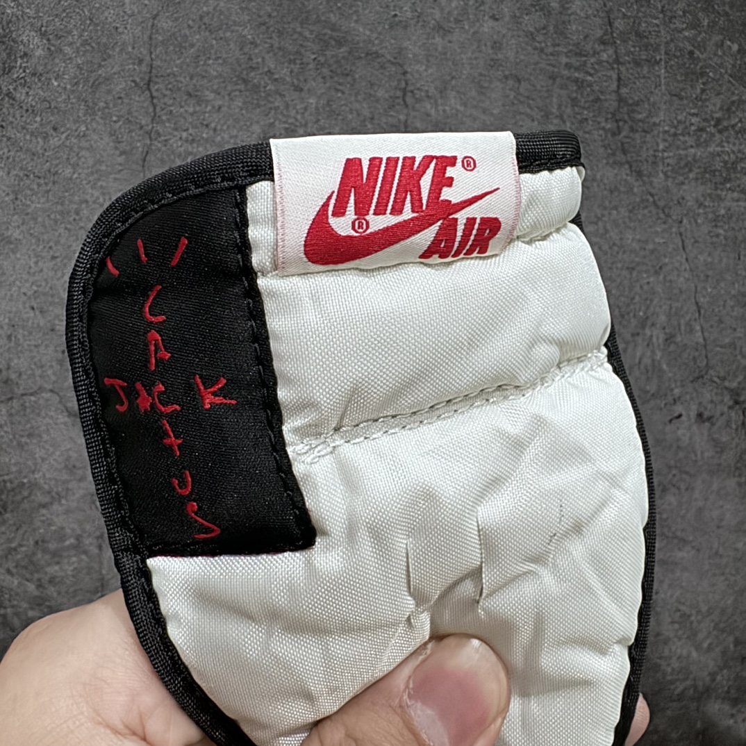 图片[5]-【PK4.0版】Travis Scott x Jordan Air Jordan 1High Og AJ1 TS深棕倒钩高帮n外贸零售批次 原厂工艺 渠道优势供应n原厂皮料 实物无色差带绒感 细节多次校对n针车效果同步原鞋 刺绣拉到原厂定做n原楦原纸板开发 后跟弧度收口自然不对折极致一眼正品既视感 进口玻璃冲刀皮料裁剪零毛边鞋面高清洁度  QC检验标准 控制溢胶 鞋盒、防尘纸 配件鞋带 均采购来自原厂nSize:40.5/48.5全码补齐-莆田鞋批发中心