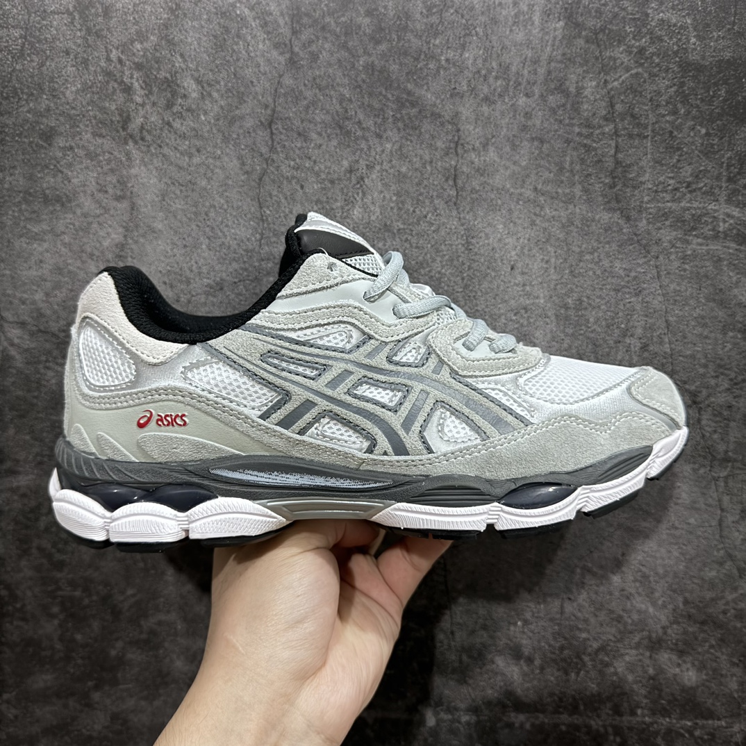 【公司级】Asics Gel-NYC复古单品 亚瑟士ASICSTIGER秋季新款休闲鞋 厚底街头运动休闲鞋nASICS亚瑟士推出全新GEL-NYC，彰显纽约都市活力n这次的新系列融入了多个版本GEL的经典设计风格，广受好评。其设计灵感来源于GEL-NIMBUS 3,GEL-MC PLUS V 和 GEL-CUMULUS 16 这些往日经典鞋款。GEL-NYC使用GEL-CUMULUS 16鞋款的鞋楦设计,展现了独特的现代化美学。鞋底采用了轻质发泡材料,并在后跟和前掌处采用了ASICS亚瑟士核心科技——GEL缓震胶,赋予鞋款强大的缓冲性能,提供了更柔软舒适的穿着体验。而在原有设计的启发之上,此次鞋款采用更贴合当今潮流趋势的材料和创新技术,展现出纽约充满活力的都市精神。 货号：1201A789-020 尺码：36-45-莆田鞋批发中心