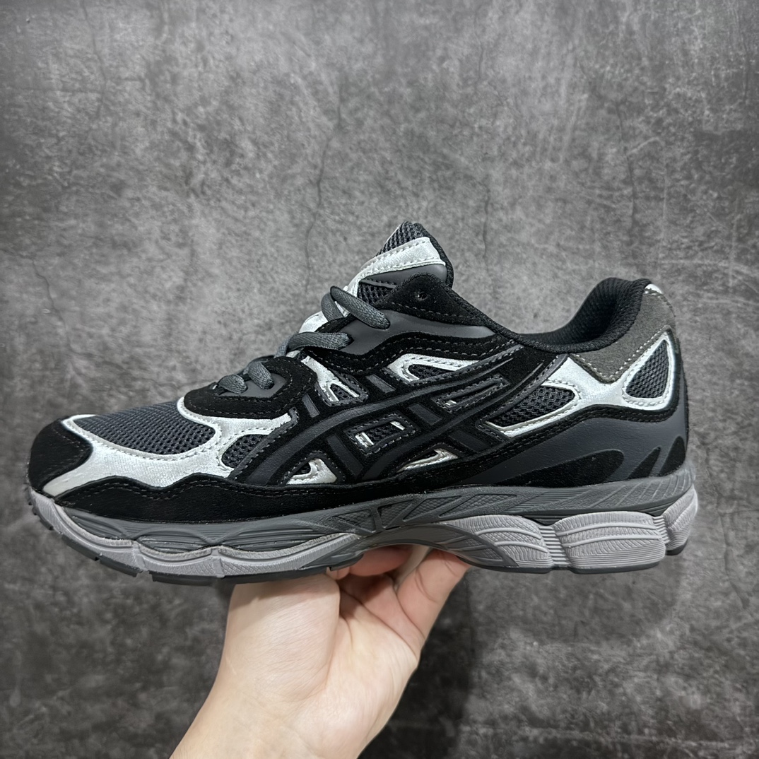 图片[2]-【公司级】Asics Gel-NYC复古单品 亚瑟士ASICSTIGER秋季新款休闲鞋 厚底街头运动休闲鞋nASICS亚瑟士推出全新GEL-NYC，彰显纽约都市活力n这次的新系列融入了多个版本GEL的经典设计风格，广受好评。其设计灵感来源于GEL-NIMBUS 3,GEL-MC PLUS V 和 GEL-CUMULUS 16 这些往日经典鞋款。GEL-NYC使用GEL-CUMULUS 16鞋款的鞋楦设计,展现了独特的现代化美学。鞋底采用了轻质发泡材料,并在后跟和前掌处采用了ASICS亚瑟士核心科技——GEL缓震胶,赋予鞋款强大的缓冲性能,提供了更柔软舒适的穿着体验。而在原有设计的启发之上,此次鞋款采用更贴合当今潮流趋势的材料和创新技术,展现出纽约充满活力的都市精神。 货号：1201A789-020 尺码：36-45-莆田鞋批发中心