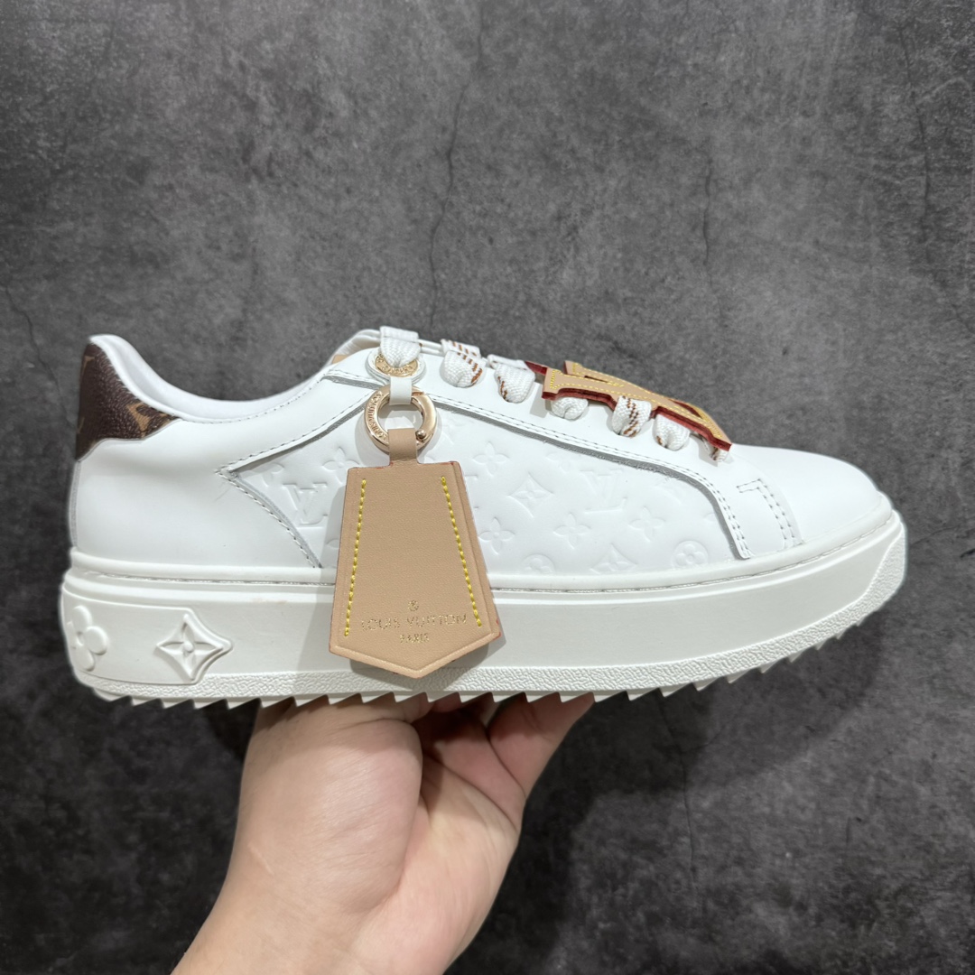 【广东顶级纯原】Louis Vuitton Time Out Low Sneaker LV 舒畅系列休闲松糕锯齿底系列板鞋n配件抽屉礼盒 防尘布袋 身份卡 小票采用软质粒面头层牛革拼接制成鞋面材质高密度电脑车线工艺 小牛真皮内里贴附nPU超软脚感乳胶鞋垫 外置隔色厚实橡胶大底 Size：35-45-莆田鞋批发中心