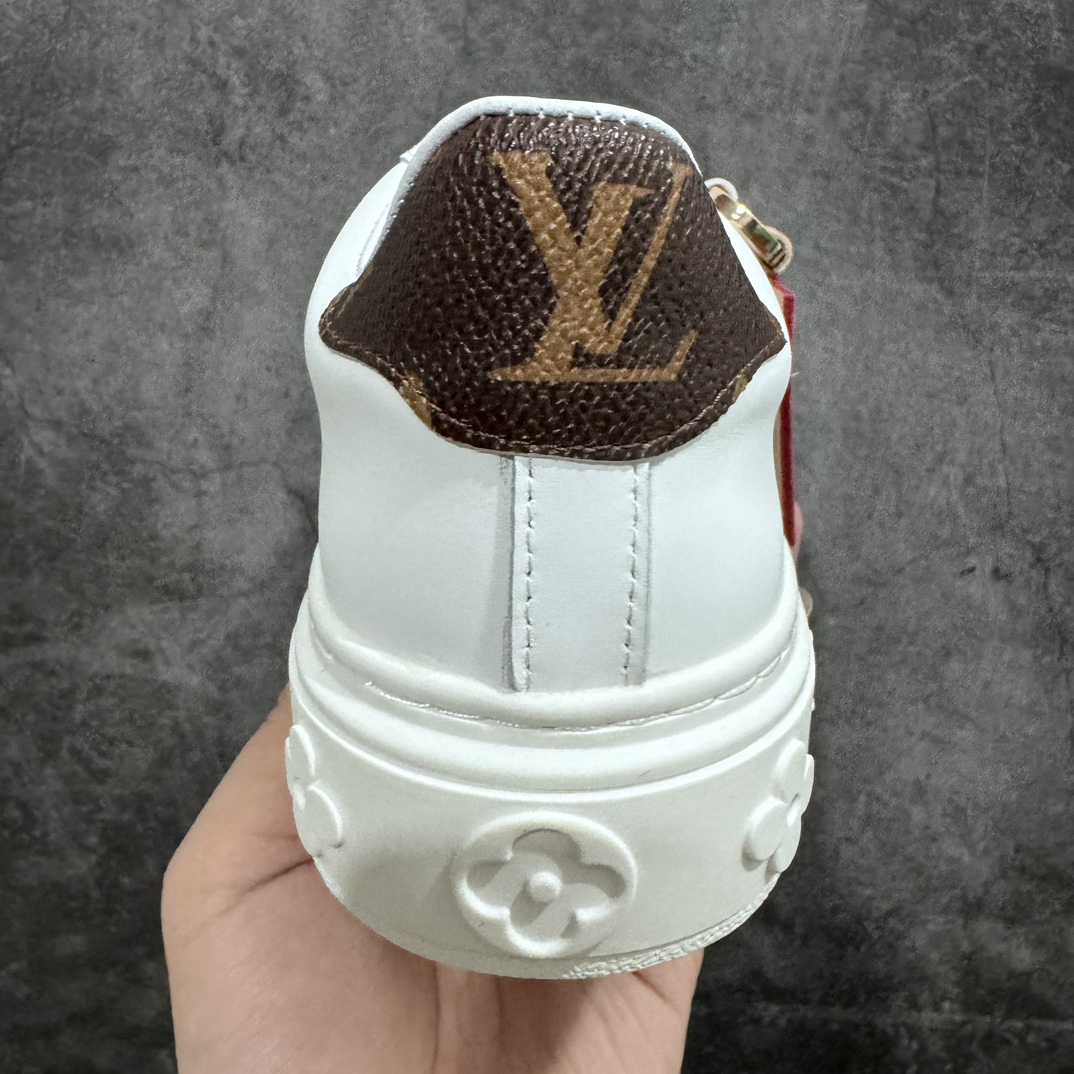 图片[4]-【广东顶级纯原】Louis Vuitton Time Out Low Sneaker LV 舒畅系列休闲松糕锯齿底系列板鞋n配件抽屉礼盒 防尘布袋 身份卡 小票采用软质粒面头层牛革拼接制成鞋面材质高密度电脑车线工艺 小牛真皮内里贴附nPU超软脚感乳胶鞋垫 外置隔色厚实橡胶大底 Size：35-45-莆田鞋批发中心