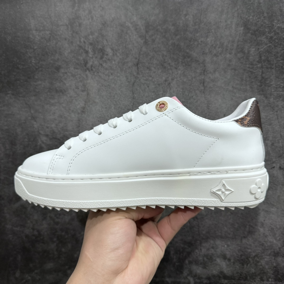 图片[2]-【广东顶级纯原】Louis Vuitton Time Out Low Sneaker LV 舒畅系列休闲松糕锯齿底系列板鞋n配件抽屉礼盒 防尘布袋 身份卡 小票采用软质粒面头层牛革拼接制成鞋面材质高密度电脑车线工艺 小牛真皮内里贴附nPU超软脚感乳胶鞋垫 外置隔色厚实橡胶大底 Size：35-45-莆田鞋批发中心