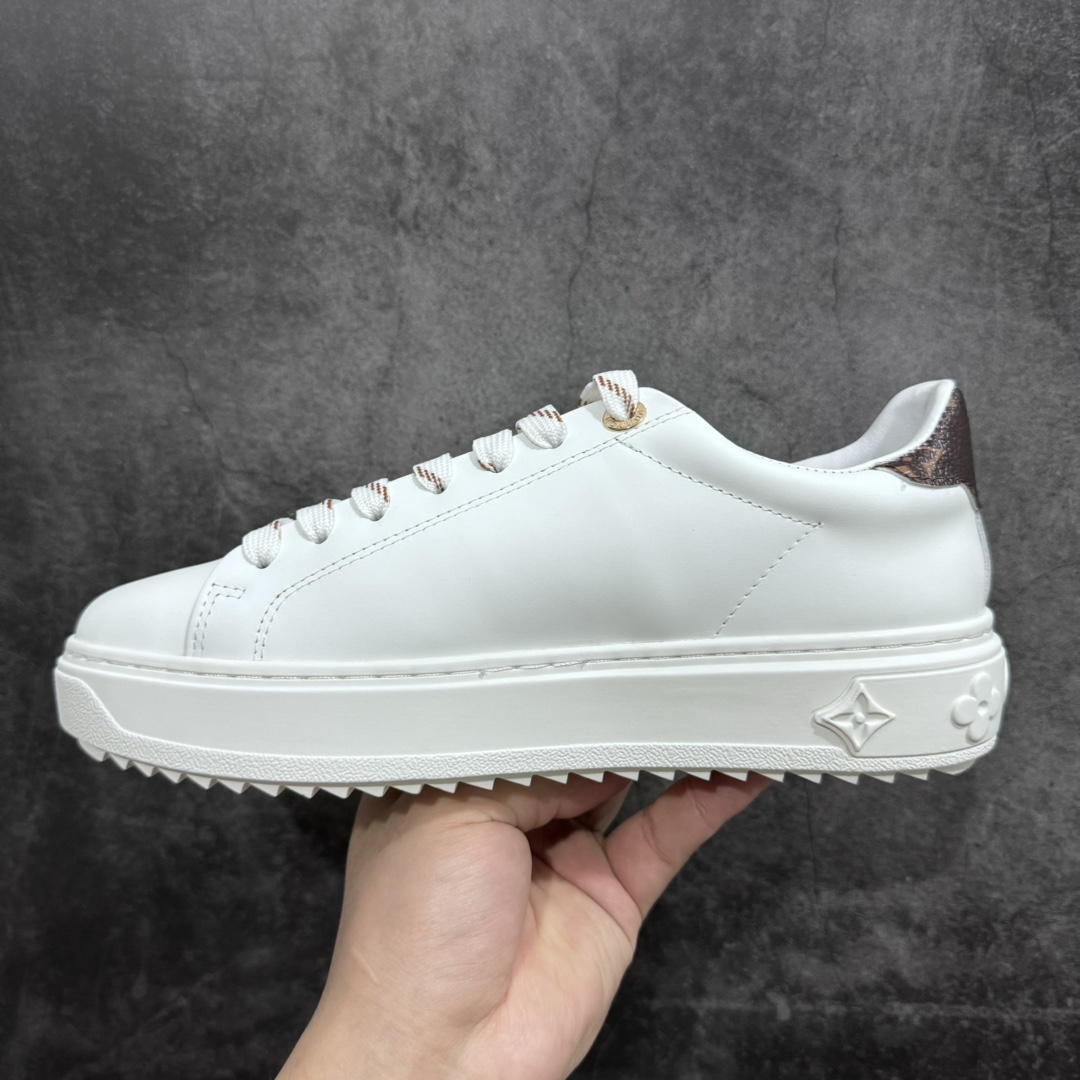 图片[2]-【广东顶级纯原】Louis Vuitton Time Out Low Sneaker LV 舒畅系列休闲松糕锯齿底系列板鞋n配件抽屉礼盒 防尘布袋 身份卡 小票采用软质粒面头层牛革拼接制成鞋面材质高密度电脑车线工艺 小牛真皮内里贴附nPU超软脚感乳胶鞋垫 外置隔色厚实橡胶大底 Size：35-45-莆田鞋批发中心