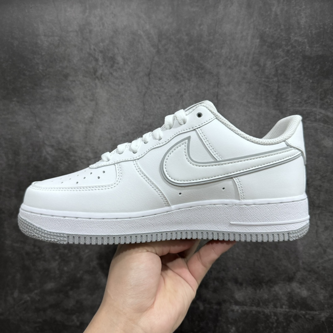 图片[2]-【纯原HY版本】Nike Air Force 1 Low 空军低帮板鞋 白灰色DV0788-100n原厂冲刀皮料切割干净 无任何毛边 清洁度细节完美 做工细节全方位比对原鞋。n原楦原纸板 打造纯正空军 专注外贸渠道 全掌内置蜂窝气垫 原盒配件 原厂中底钢印、拉帮完美！ 全套原楦原模倾力打造完美版型！n无解鞋型 原盒原配 超高清洁度 全鞋零毛边皮料切割！n官方原鞋1:1开发-全方位比对原鞋！n复刻官方原厂模具-倾力打造完美版型！！n全掌内置蜂窝气垫-材质用料绝不偷工减料！n全配色更换新一代最新版-鱼鳞纹大底！＋可荧光邦迪车缝线！nSIZE：35.5 36 36.5 37.5 38 38.5 39 40 40.5 41 42 42.5 43 44 44.5 45 46-莆田鞋批发中心