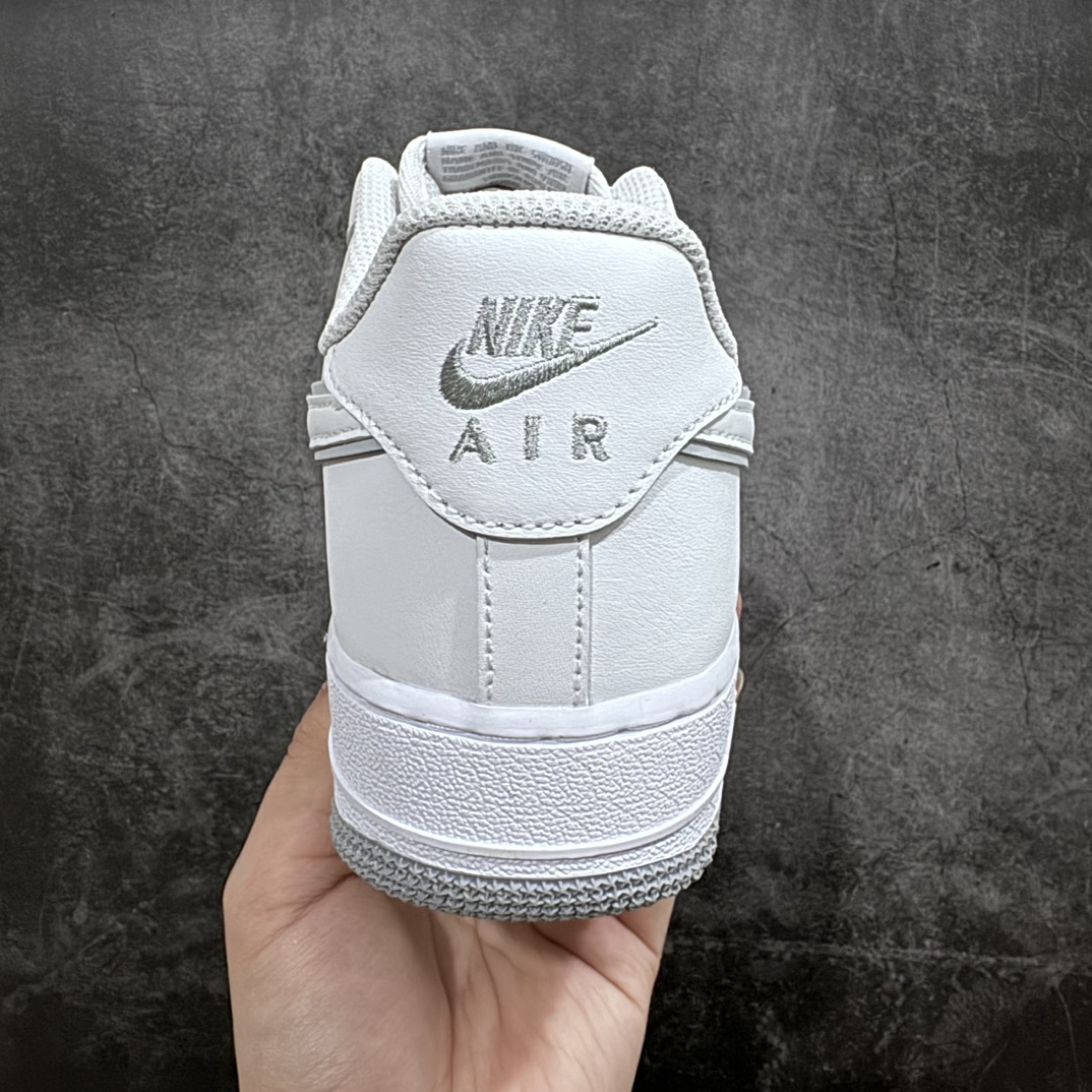 图片[4]-【纯原HY版本】Nike Air Force 1 Low 空军低帮板鞋 白灰色DV0788-100n原厂冲刀皮料切割干净 无任何毛边 清洁度细节完美 做工细节全方位比对原鞋。n原楦原纸板 打造纯正空军 专注外贸渠道 全掌内置蜂窝气垫 原盒配件 原厂中底钢印、拉帮完美！ 全套原楦原模倾力打造完美版型！n无解鞋型 原盒原配 超高清洁度 全鞋零毛边皮料切割！n官方原鞋1:1开发-全方位比对原鞋！n复刻官方原厂模具-倾力打造完美版型！！n全掌内置蜂窝气垫-材质用料绝不偷工减料！n全配色更换新一代最新版-鱼鳞纹大底！＋可荧光邦迪车缝线！nSIZE：35.5 36 36.5 37.5 38 38.5 39 40 40.5 41 42 42.5 43 44 44.5 45 46-莆田鞋批发中心