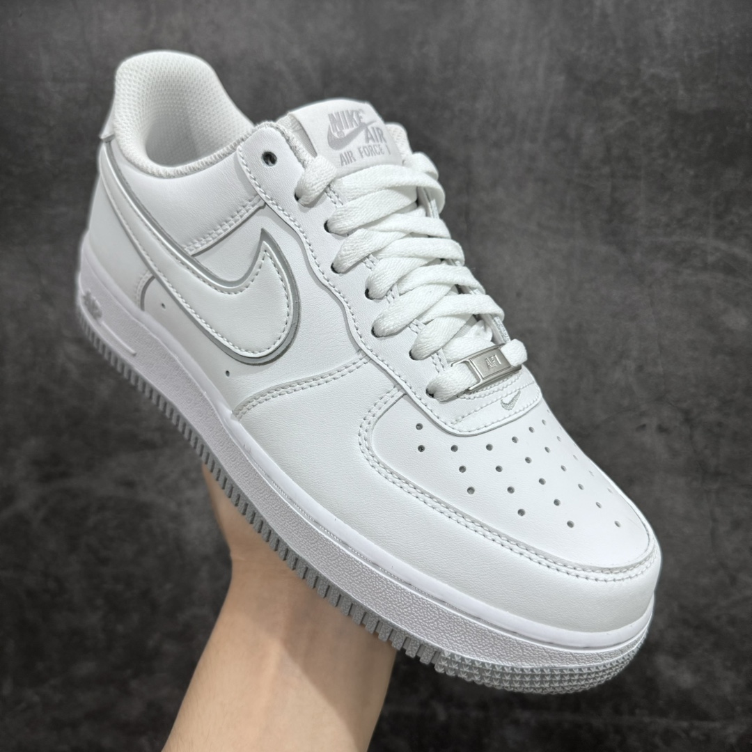 图片[3]-【纯原HY版本】Nike Air Force 1 Low 空军低帮板鞋 白灰色DV0788-100n原厂冲刀皮料切割干净 无任何毛边 清洁度细节完美 做工细节全方位比对原鞋。n原楦原纸板 打造纯正空军 专注外贸渠道 全掌内置蜂窝气垫 原盒配件 原厂中底钢印、拉帮完美！ 全套原楦原模倾力打造完美版型！n无解鞋型 原盒原配 超高清洁度 全鞋零毛边皮料切割！n官方原鞋1:1开发-全方位比对原鞋！n复刻官方原厂模具-倾力打造完美版型！！n全掌内置蜂窝气垫-材质用料绝不偷工减料！n全配色更换新一代最新版-鱼鳞纹大底！＋可荧光邦迪车缝线！nSIZE：35.5 36 36.5 37.5 38 38.5 39 40 40.5 41 42 42.5 43 44 44.5 45 46-莆田鞋批发中心