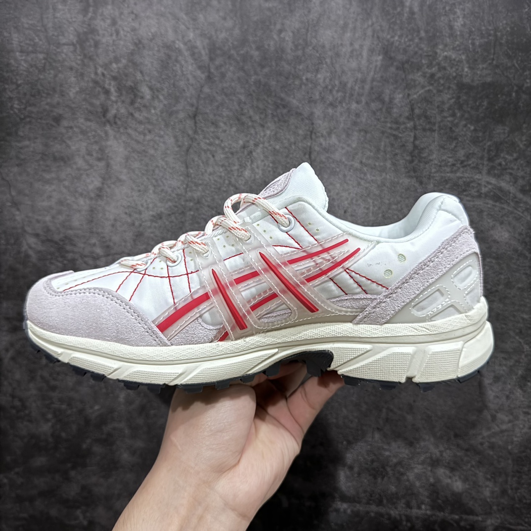 图片[2]-【公司级】日本专业跑鞋品牌-亚瑟士/ASICS GEL-Sonoma 15-50系列山系风户外低帮休闲运动跑步鞋 白红 1201A727-100nn男女鞋真标半码制n原楦原数据开发纸版楦型n采用牛剖革与牛津布鞋面材质n搭载GEL缓震胶与SpEVA科技中底n外置特殊防滑耐磨橡胶底片❗️潮流造型+户外机能 尺码：36 37 37.5 38 39 39.5 40 40.5 41.5 42 42.5 43.5 44 45nASICS发布的GEL-SONOMA 15-50系列新品，从外形来看，兼具潮流感和越来越火的户外机能风，无论是配色还是性能，感觉牢牢抓住了年轻一代的心。这款鞋从设计、科技到配色多方位把握户外所需元素，鞋面采用专为户外竞技跑步设计的15-50经典越野竞技鞋，并融合前两代GEL-SONOMA越野鞋。升级后的GEL-SONOMA 15-50以分层后跟设计大幅提升了鞋款耐磨性，满足了日常穿着、城市徒步和登山远足多功能场景需求。鞋子用到的核心科技是GEL缓震胶与SpEVA科技中底，带来出色缓冲性能和防滑能力。在外形设计上，硬朗的轮廓与机能感线条加持，使GEL-SONOMA 15-50具备突出的户外风格，配色也十分迎合时下流行的山系风，选用多色块拼接，潮流感满满。-莆田鞋批发中心