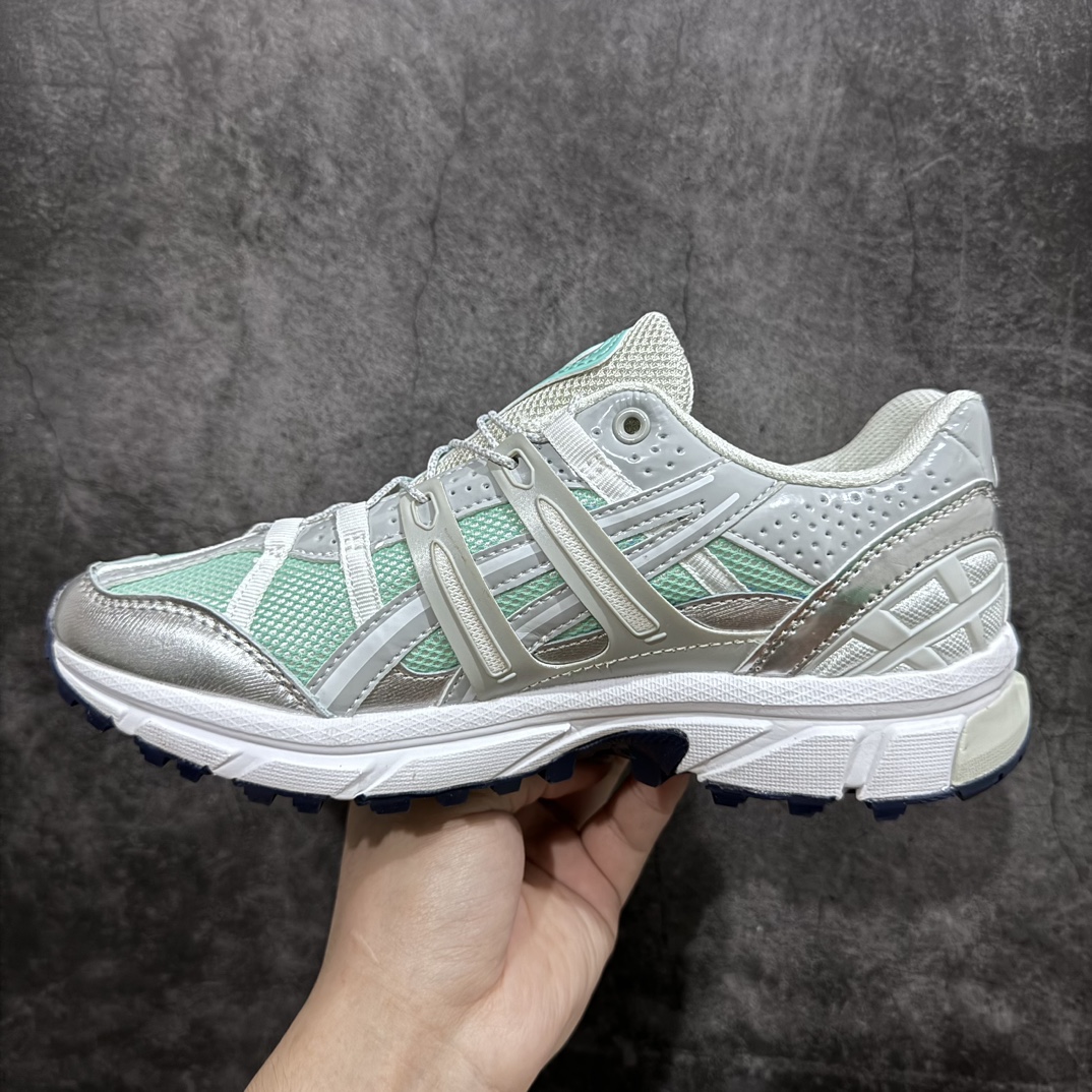 图片[2]-【公司级】日本专业跑鞋品牌-亚瑟士/ASICS GEL-Sonoma 15-50系列山系风户外低帮休闲运动跑步鞋灰绿 1202A461-300nn男女鞋真标半码制n原楦原数据开发纸版楦型n采用牛剖革与牛津布鞋面材质n搭载GEL缓震胶与SpEVA科技中底n外置特殊防滑耐磨橡胶底片❗️潮流造型+户外机能 尺码：36 37 37.5 38 39 39.5 40 40.5 41.5 42 42.5 43.5 44 45nASICS发布的GEL-SONOMA 15-50系列新品，从外形来看，兼具潮流感和越来越火的户外机能风，无论是配色还是性能，感觉牢牢抓住了年轻一代的心。这款鞋从设计、科技到配色多方位把握户外所需元素，鞋面采用专为户外竞技跑步设计的15-50经典越野竞技鞋，并融合前两代GEL-SONOMA越野鞋。升级后的GEL-SONOMA 15-50以分层后跟设计大幅提升了鞋款耐磨性，满足了日常穿着、城市徒步和登山远足多功能场景需求。鞋子用到的核心科技是GEL缓震胶与SpEVA科技中底，带来出色缓冲性能和防滑能力。在外形设计上，硬朗的轮廓与机能感线条加持，使GEL-SONOMA 15-50具备突出的户外风格，配色也十分迎合时下流行的山系风，选用多色块拼接，潮流感满满。-莆田鞋批发中心