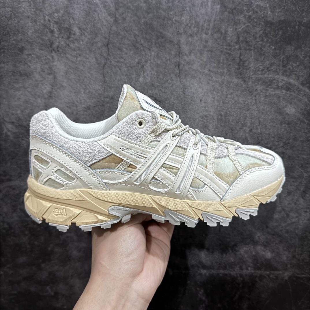 【公司级】日本专业跑鞋品牌-亚瑟士/ASICS GEL-Sonoma 15-50系列山系风户外低帮休闲运动跑步鞋“深灰浅灰黑”1201A644-021nn男女鞋真标半码制n原楦原数据开发纸版楦型n采用牛剖革与牛津布鞋面材质n搭载GEL缓震胶与SpEVA科技中底n外置特殊防滑耐磨橡胶底片❗️潮流造型+户外机能 尺码：36 37 37.5 38 39 39.5 40 40.5 41.5 42 42.5 43.5 44 45nASICS发布的GEL-SONOMA 15-50系列新品，从外形来看，兼具潮流感和越来越火的户外机能风，无论是配色还是性能，感觉牢牢抓住了年轻一代的心。这款鞋从设计、科技到配色多方位把握户外所需元素，鞋面采用专为户外竞技跑步设计的15-50经典越野竞技鞋，并融合前两代GEL-SONOMA越野鞋。升级后的GEL-SONOMA 15-50以分层后跟设计大幅提升了鞋款耐磨性，满足了日常穿着、城市徒步和登山远足多功能场景需求。鞋子用到的核心科技是GEL缓震胶与SpEVA科技中底，带来出色缓冲性能和防滑能力。在外形设计上，硬朗的轮廓与机能感线条加持，使GEL-SONOMA 15-50具备突出的户外风格，配色也十分迎合时下流行的山系风，选用多色块拼接，潮流感满满。-莆田鞋批发中心