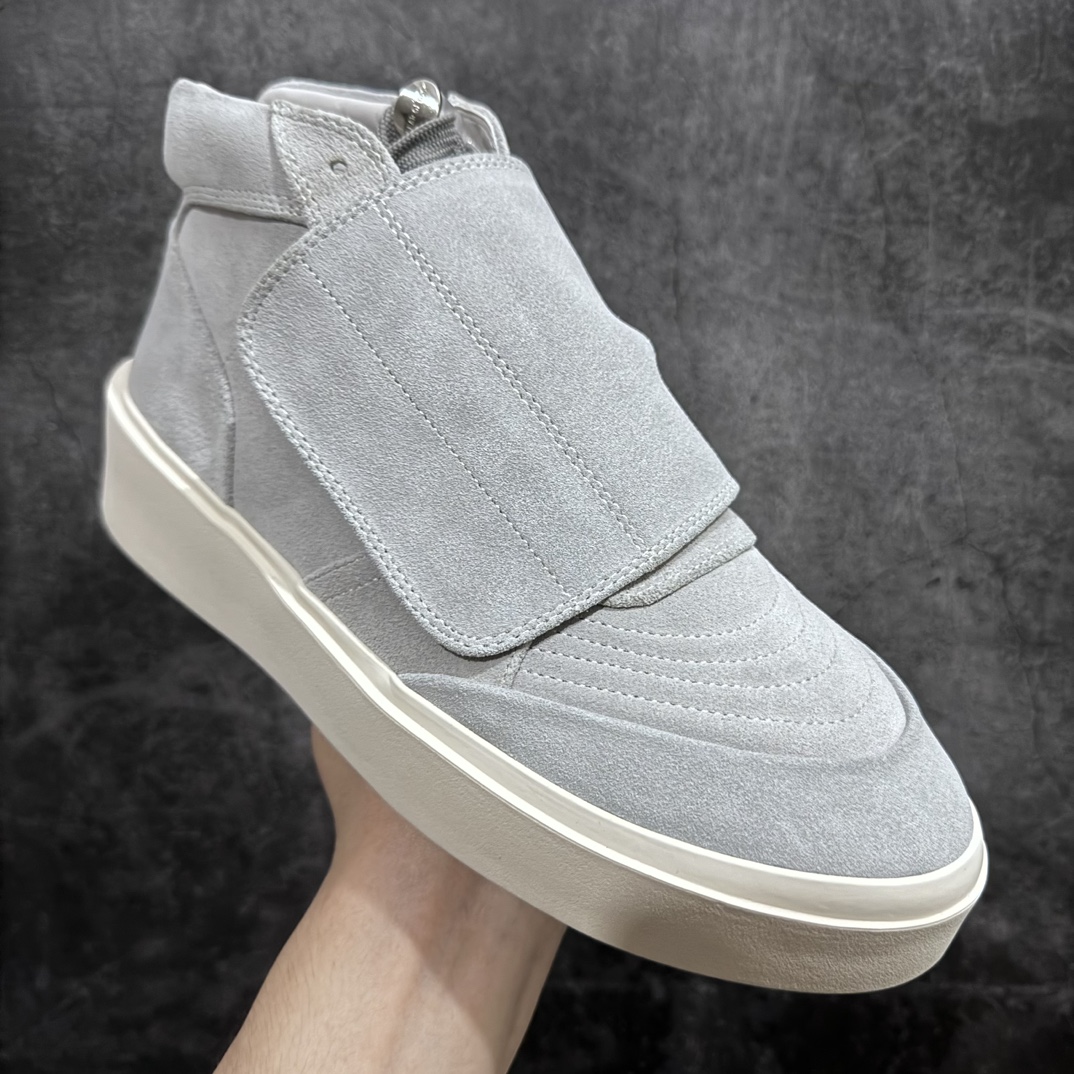 图片[3]-【广东纯原版本】敬畏上帝/Fear of God Skate Mid Suede Sneaker FOG 滑板系列中帮魔术贴增高系带百搭休平底闲运动板鞋“翻毛黑浅灰”nn男鞋广东原产n升级原楦数据开发版型n附赠精致鞋带与配防尘袋配件!!n采用固色牛反绒与牛剖革鞋面材质n内嵌PU增高缓震组合鞋垫 外置耐磨橡胶大底❗️ 尺码：39-45-莆田鞋批发中心