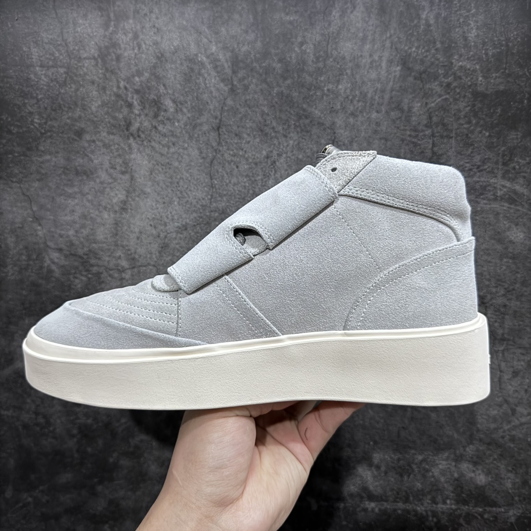 图片[2]-【广东纯原版本】敬畏上帝/Fear of God Skate Mid Suede Sneaker FOG 滑板系列中帮魔术贴增高系带百搭休平底闲运动板鞋“翻毛黑浅灰”nn男鞋广东原产n升级原楦数据开发版型n附赠精致鞋带与配防尘袋配件!!n采用固色牛反绒与牛剖革鞋面材质n内嵌PU增高缓震组合鞋垫 外置耐磨橡胶大底❗️ 尺码：39-45-莆田鞋批发中心