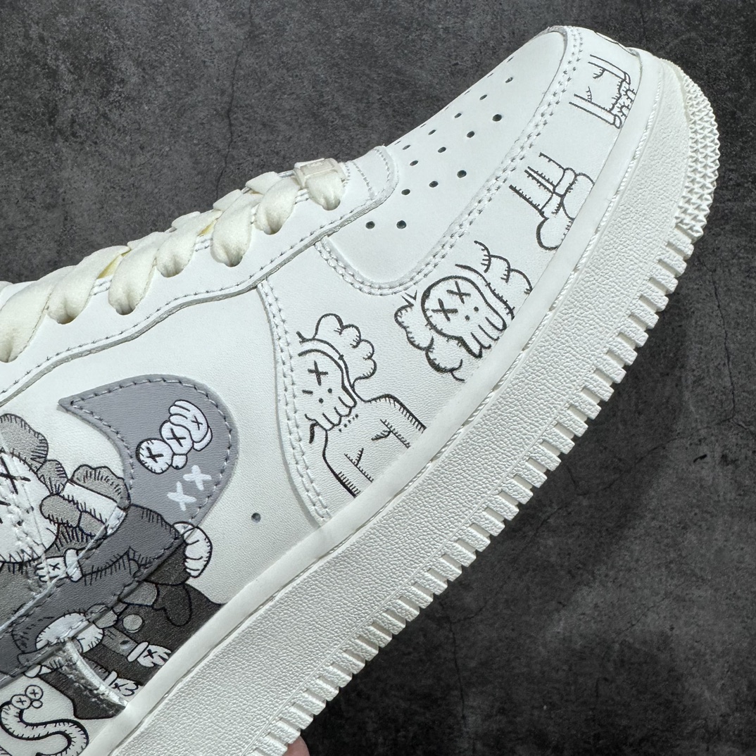 图片[6]-【公司级】Kaws x Nk Air Force 1‘07 Low 小熊联名配色 空军一号低帮休闲板鞋 CW2288-999n定制皮料 原厂3D打印 定制鞋盒 原楦原纸板 纯正空军版型 内置全掌气垫 尺码：36 36.5 37.5 38 38.5 39 40 40.5 41 42 42.5 43 44 44.5 45-莆田鞋批发中心