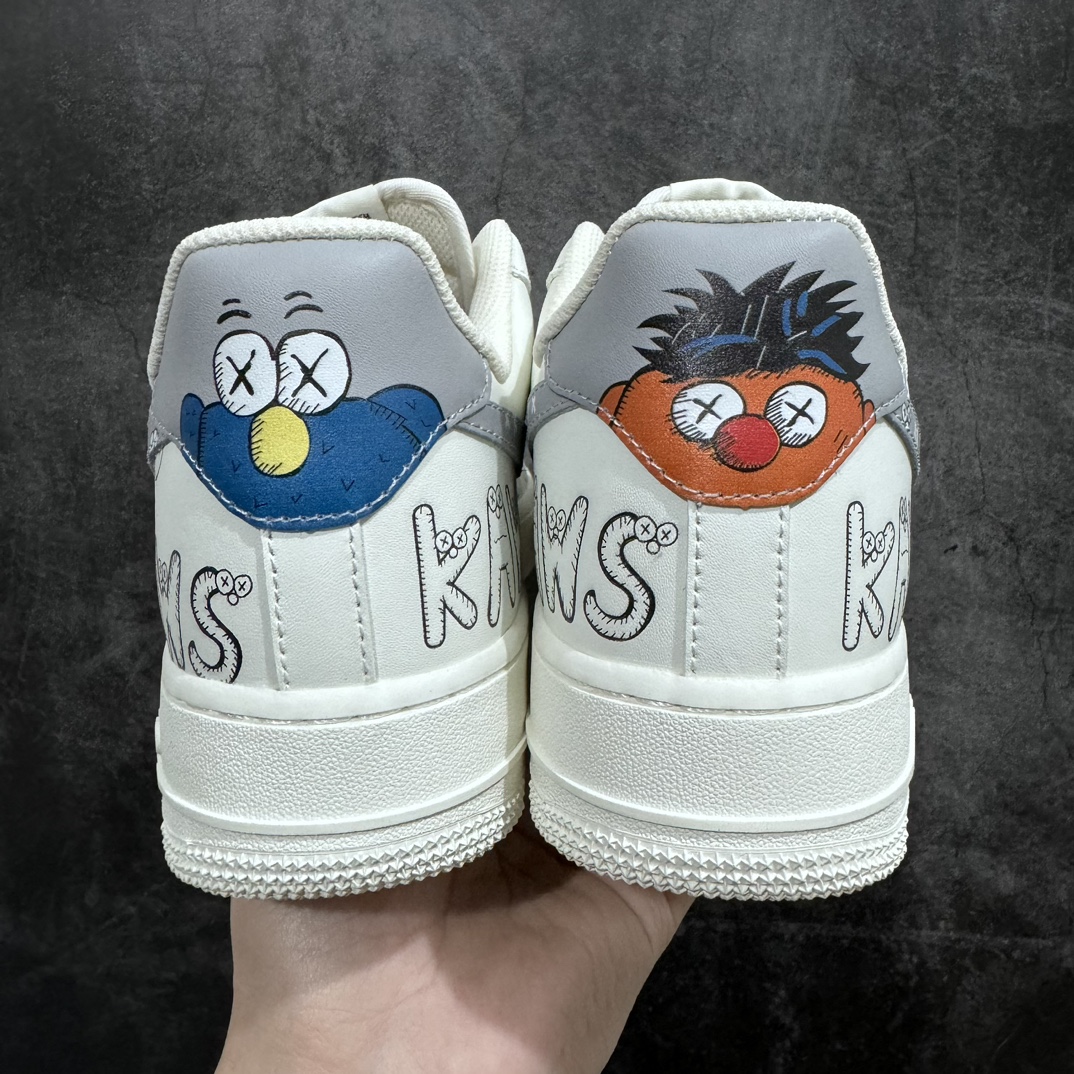 图片[4]-【公司级】Kaws x Nk Air Force 1‘07 Low 小熊联名配色 空军一号低帮休闲板鞋 CW2288-999n定制皮料 原厂3D打印 定制鞋盒 原楦原纸板 纯正空军版型 内置全掌气垫 尺码：36 36.5 37.5 38 38.5 39 40 40.5 41 42 42.5 43 44 44.5 45-莆田鞋批发中心