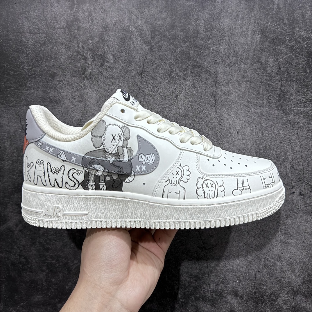 【公司级】Kaws x Nk Air Force 1‘07 Low 小熊联名配色 空军一号低帮休闲板鞋 CW2288-999n定制皮料 原厂3D打印 定制鞋盒 原楦原纸板 纯正空军版型 内置全掌气垫 尺码：36 36.5 37.5 38 38.5 39 40 40.5 41 42 42.5 43 44 44.5 45-莆田鞋批发中心