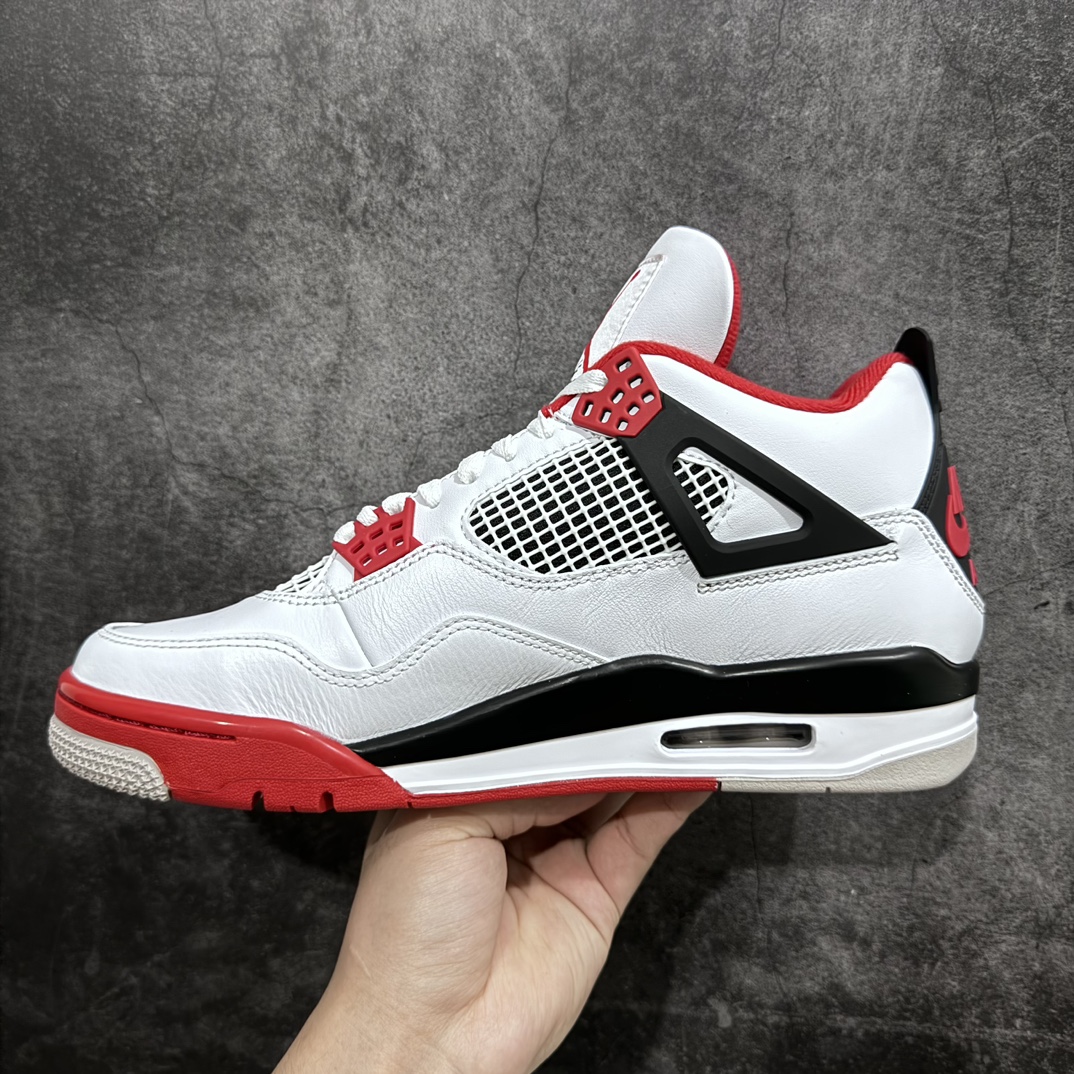 图片[2]-【老DT版本】Air Jordan AJ4 Retro \”Fire Red\” 火焰红 DC7770-160新出的版本批次真心不错n原厂皮料 细腻质感满分 裁片超高清洁度绝对秒杀市场各种同行版本n 全套原纸板楦头开发 原厂特供皮料加持 确保原汁原味 完美呈现四代版型 一比一鞋头弧度高度鞋身弧度 数据细节工艺流程均保持原鞋一致 原厂TPU网格鞋带扣 正确内里网布 菱角分明不变形无多余毛边 柔软性质感一致于原鞋 市场唯一原厂鞋扣模具 背面可见隐藏注塑口 原厂织唛标 原厂飞人电绣工艺 尾指中部跳三针 独家绑鞋带手法 印刷中底布 四线拉帮 米色美纹纸贴合固定 进口港宝加持 后跟自然饱满 全鞋荧光划线卡点 追求极致完美 每一双都是工艺品 多重QC质检 超越公司货的品控标准 实实在在的免检产品  尺码：40 40.5 41 42 42.5 43 44 44.5 45 45.5 46 47.5-莆田鞋批发中心