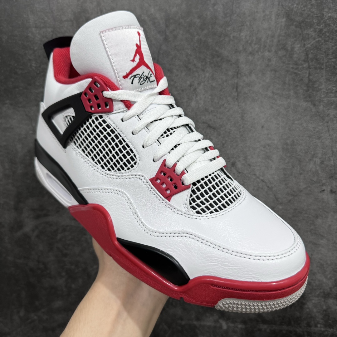 图片[3]-【老DT版本】Air Jordan AJ4 Retro \”Fire Red\” 火焰红 DC7770-160新出的版本批次真心不错n原厂皮料 细腻质感满分 裁片超高清洁度绝对秒杀市场各种同行版本n 全套原纸板楦头开发 原厂特供皮料加持 确保原汁原味 完美呈现四代版型 一比一鞋头弧度高度鞋身弧度 数据细节工艺流程均保持原鞋一致 原厂TPU网格鞋带扣 正确内里网布 菱角分明不变形无多余毛边 柔软性质感一致于原鞋 市场唯一原厂鞋扣模具 背面可见隐藏注塑口 原厂织唛标 原厂飞人电绣工艺 尾指中部跳三针 独家绑鞋带手法 印刷中底布 四线拉帮 米色美纹纸贴合固定 进口港宝加持 后跟自然饱满 全鞋荧光划线卡点 追求极致完美 每一双都是工艺品 多重QC质检 超越公司货的品控标准 实实在在的免检产品  尺码：40 40.5 41 42 42.5 43 44 44.5 45 45.5 46 47.5-莆田鞋批发中心