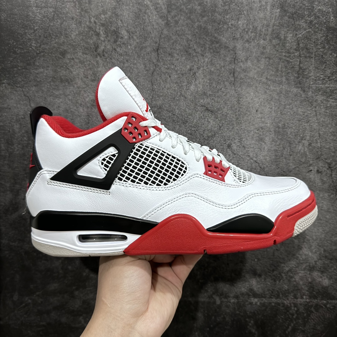 【老DT版本】Air Jordan AJ4 Retro \”Fire Red\” 火焰红 DC7770-160新出的版本批次真心不错n原厂皮料 细腻质感满分 裁片超高清洁度绝对秒杀市场各种同行版本n 全套原纸板楦头开发 原厂特供皮料加持 确保原汁原味 完美呈现四代版型 一比一鞋头弧度高度鞋身弧度 数据细节工艺流程均保持原鞋一致 原厂TPU网格鞋带扣 正确内里网布 菱角分明不变形无多余毛边 柔软性质感一致于原鞋 市场唯一原厂鞋扣模具 背面可见隐藏注塑口 原厂织唛标 原厂飞人电绣工艺 尾指中部跳三针 独家绑鞋带手法 印刷中底布 四线拉帮 米色美纹纸贴合固定 进口港宝加持 后跟自然饱满 全鞋荧光划线卡点 追求极致完美 每一双都是工艺品 多重QC质检 超越公司货的品控标准 实实在在的免检产品  尺码：40 40.5 41 42 42.5 43 44 44.5 45 45.5 46 47.5-莆田鞋批发中心