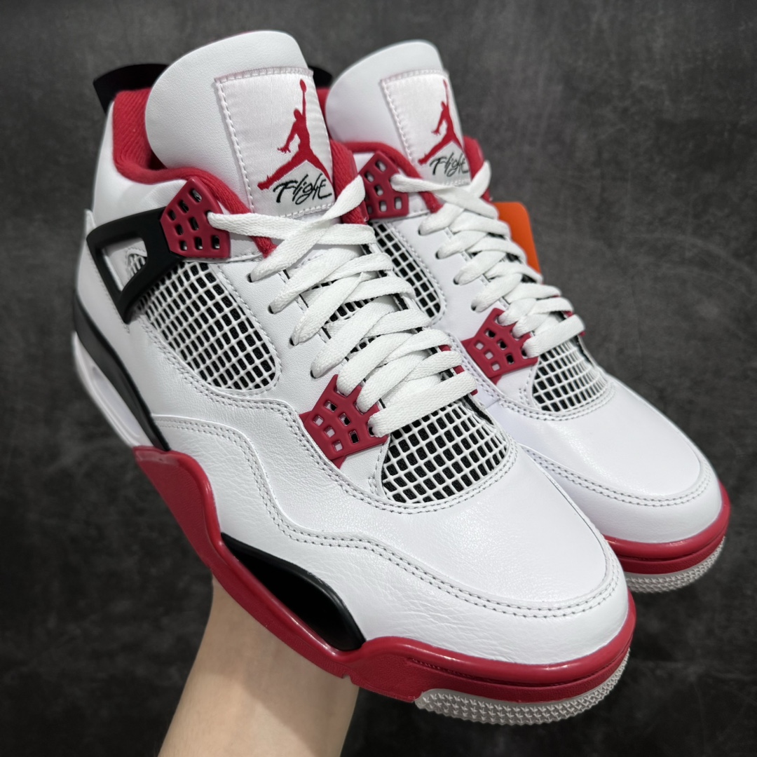 【老DT版本】Air Jordan AJ4 Retro \”Fire Red\” 火焰红 DC7770-160新出的版本批次真心不错n原厂皮料 细腻质感满分 裁片超高清洁度绝对秒杀市场各种同行版本n 全套原纸板楦头开发 原厂特供皮料加持 确保原汁原味 完美呈现四代版型 一比一鞋头弧度高度鞋身弧度 数据细节工艺流程均保持原鞋一致 原厂TPU网格鞋带扣 正确内里网布 菱角分明不变形无多余毛边 柔软性质感一致于原鞋 市场唯一原厂鞋扣模具 背面可见隐藏注塑口 原厂织唛标 原厂飞人电绣工艺 尾指中部跳三针 独家绑鞋带手法 印刷中底布 四线拉帮 米色美纹纸贴合固定 进口港宝加持 后跟自然饱满 全鞋荧光划线卡点 追求极致完美 每一双都是工艺品 多重QC质检 超越公司货的品控标准 实实在在的免检产品  尺码：40 40.5 41 42 42.5 43 44 44.5 45 45.5 46 47.5-莆田鞋批发中心