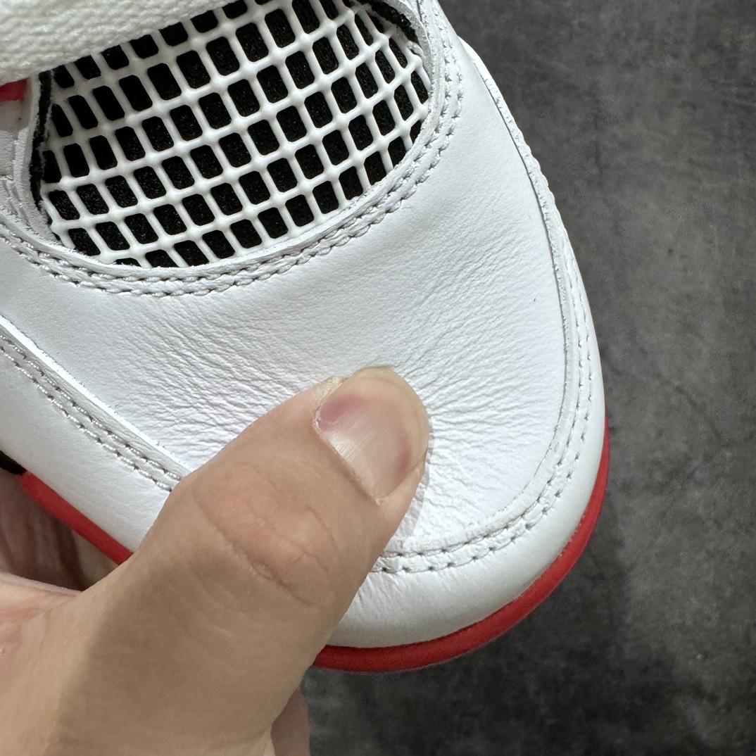 图片[5]-【老DT版本】Air Jordan AJ4 Retro \”Fire Red\” 火焰红 DC7770-160新出的版本批次真心不错n原厂皮料 细腻质感满分 裁片超高清洁度绝对秒杀市场各种同行版本n 全套原纸板楦头开发 原厂特供皮料加持 确保原汁原味 完美呈现四代版型 一比一鞋头弧度高度鞋身弧度 数据细节工艺流程均保持原鞋一致 原厂TPU网格鞋带扣 正确内里网布 菱角分明不变形无多余毛边 柔软性质感一致于原鞋 市场唯一原厂鞋扣模具 背面可见隐藏注塑口 原厂织唛标 原厂飞人电绣工艺 尾指中部跳三针 独家绑鞋带手法 印刷中底布 四线拉帮 米色美纹纸贴合固定 进口港宝加持 后跟自然饱满 全鞋荧光划线卡点 追求极致完美 每一双都是工艺品 多重QC质检 超越公司货的品控标准 实实在在的免检产品  尺码：40 40.5 41 42 42.5 43 44 44.5 45 45.5 46 47.5-莆田鞋批发中心