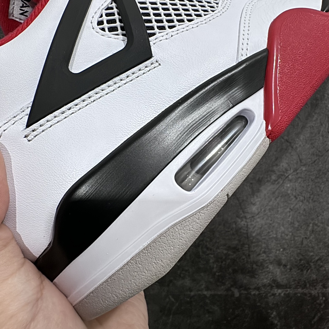 图片[2]-【老DT版本】Air Jordan AJ4 Retro \”Fire Red\” 火焰红 DC7770-160新出的版本批次真心不错n原厂皮料 细腻质感满分 裁片超高清洁度绝对秒杀市场各种同行版本n 全套原纸板楦头开发 原厂特供皮料加持 确保原汁原味 完美呈现四代版型 一比一鞋头弧度高度鞋身弧度 数据细节工艺流程均保持原鞋一致 原厂TPU网格鞋带扣 正确内里网布 菱角分明不变形无多余毛边 柔软性质感一致于原鞋 市场唯一原厂鞋扣模具 背面可见隐藏注塑口 原厂织唛标 原厂飞人电绣工艺 尾指中部跳三针 独家绑鞋带手法 印刷中底布 四线拉帮 米色美纹纸贴合固定 进口港宝加持 后跟自然饱满 全鞋荧光划线卡点 追求极致完美 每一双都是工艺品 多重QC质检 超越公司货的品控标准 实实在在的免检产品  尺码：40 40.5 41 42 42.5 43 44 44.5 45 45.5 46 47.5-莆田鞋批发中心