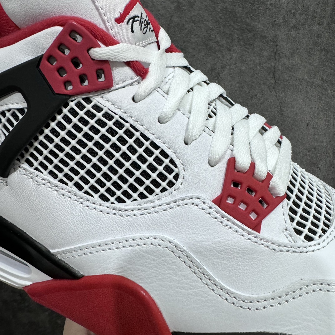 图片[4]-【老DT版本】Air Jordan AJ4 Retro \”Fire Red\” 火焰红 DC7770-160新出的版本批次真心不错n原厂皮料 细腻质感满分 裁片超高清洁度绝对秒杀市场各种同行版本n 全套原纸板楦头开发 原厂特供皮料加持 确保原汁原味 完美呈现四代版型 一比一鞋头弧度高度鞋身弧度 数据细节工艺流程均保持原鞋一致 原厂TPU网格鞋带扣 正确内里网布 菱角分明不变形无多余毛边 柔软性质感一致于原鞋 市场唯一原厂鞋扣模具 背面可见隐藏注塑口 原厂织唛标 原厂飞人电绣工艺 尾指中部跳三针 独家绑鞋带手法 印刷中底布 四线拉帮 米色美纹纸贴合固定 进口港宝加持 后跟自然饱满 全鞋荧光划线卡点 追求极致完美 每一双都是工艺品 多重QC质检 超越公司货的品控标准 实实在在的免检产品  尺码：40 40.5 41 42 42.5 43 44 44.5 45 45.5 46 47.5-莆田鞋批发中心