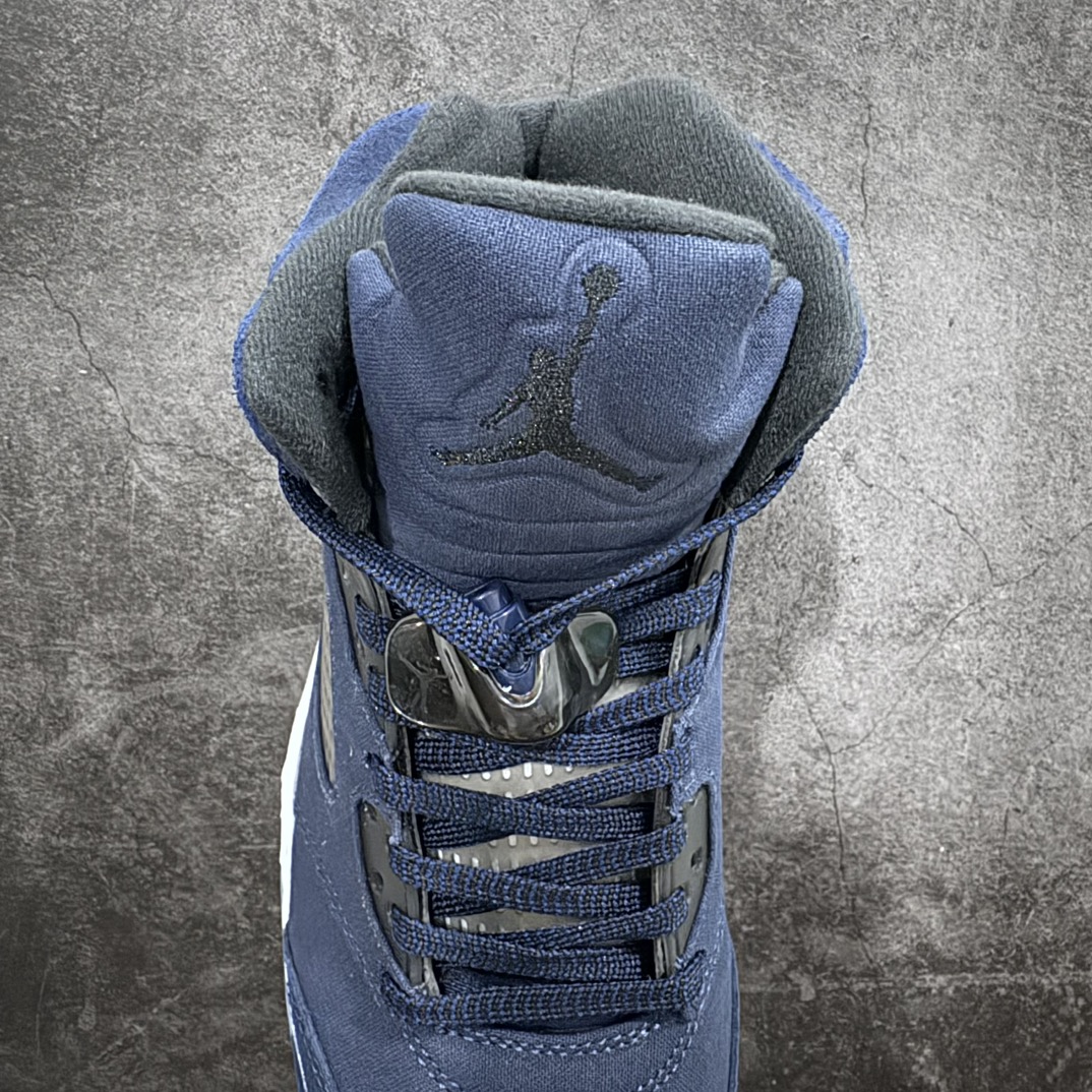 图片[8]-【外贸纯原】Air Jordan AJ5 \”Georgetown\” 乔治城 货号：FD6812-400鞋身大面积采用海军蓝麂皮覆盖 向球队标志性颜色致敬 侧面的透气网格采用白色呈现 鞋舌、中底锯齿则以灰色点缀 后跟处还带有特殊的标签设计 整体颜值简约百搭SIZE：40 40.5 41 42 42.5 43 44 44.5 45 46 47.5-莆田鞋批发中心