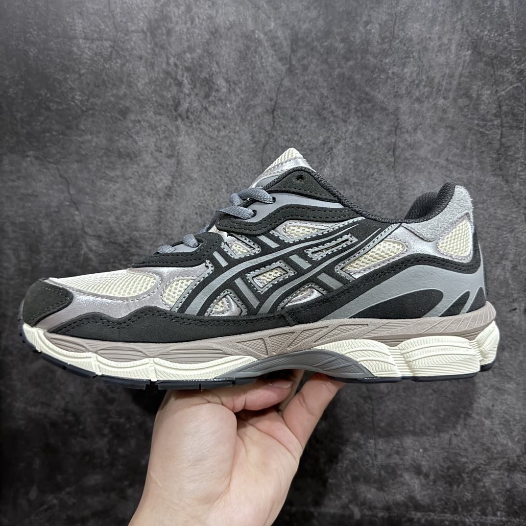 图片[2]-【公司级】Asics Gel-NYC复古单品 亚瑟士ASICSTIGER秋季新款休闲鞋 厚底街头运动休闲鞋nASICS亚瑟士推出全新GEL-NYC，彰显纽约都市活力n这次的新系列融入了多个版本GEL的经典设计风格，广受好评。其设计灵感来源于GEL-NIMBUS 3,GEL-MC PLUS V 和 GEL-CUMULUS 16 这些往日经典鞋款。GEL-NYC使用GEL-CUMULUS 16鞋款的鞋楦设计,展现了独特的现代化美学。鞋底采用了轻质发泡材料,并在后跟和前掌处采用了ASICS亚瑟士核心科技——GEL缓震胶,赋予鞋款强大的缓冲性能,提供了更柔软舒适的穿着体验。而在原有设计的启发之上,此次鞋款采用更贴合当今潮流趋势的材料和创新技术,展现出纽约充满活力的都市精神。 货号：1201A789-020 尺码：36-45-莆田鞋批发中心