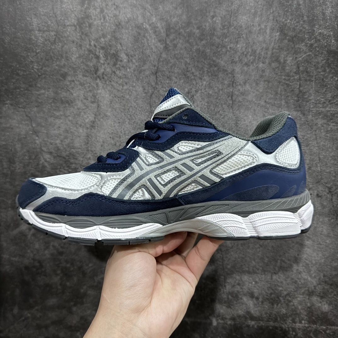 图片[2]-【公司级】Asics Gel-NYC复古单品 亚瑟士ASICSTIGER秋季新款休闲鞋 厚底街头运动休闲鞋nASICS亚瑟士推出全新GEL-NYC，彰显纽约都市活力n这次的新系列融入了多个版本GEL的经典设计风格，广受好评。其设计灵感来源于GEL-NIMBUS 3,GEL-MC PLUS V 和 GEL-CUMULUS 16 这些往日经典鞋款。GEL-NYC使用GEL-CUMULUS 16鞋款的鞋楦设计,展现了独特的现代化美学。鞋底采用了轻质发泡材料,并在后跟和前掌处采用了ASICS亚瑟士核心科技——GEL缓震胶,赋予鞋款强大的缓冲性能,提供了更柔软舒适的穿着体验。而在原有设计的启发之上,此次鞋款采用更贴合当今潮流趋势的材料和创新技术,展现出纽约充满活力的都市精神。 货号：1201A789-020 尺码：36-45-莆田鞋批发中心