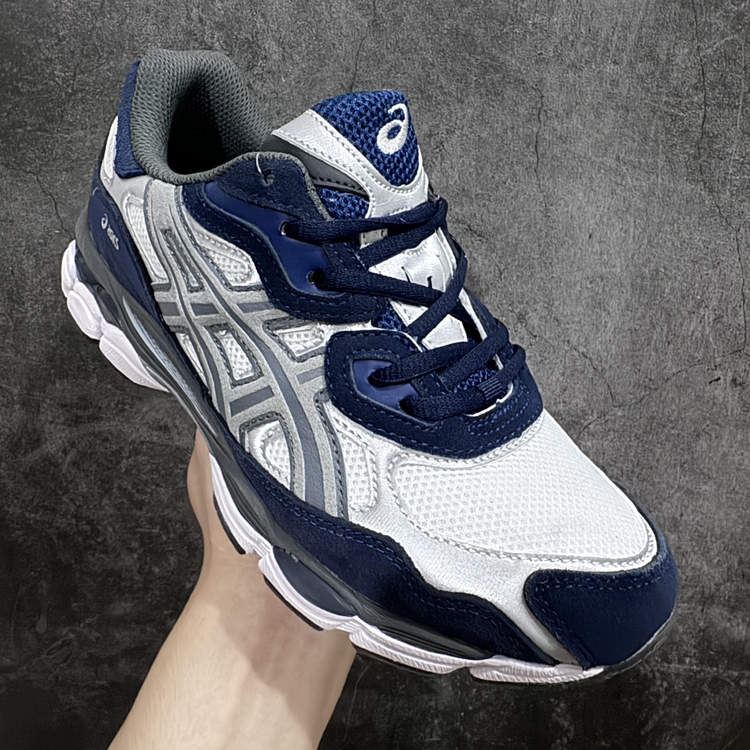 图片[3]-【公司级】Asics Gel-NYC复古单品 亚瑟士ASICSTIGER秋季新款休闲鞋 厚底街头运动休闲鞋nASICS亚瑟士推出全新GEL-NYC，彰显纽约都市活力n这次的新系列融入了多个版本GEL的经典设计风格，广受好评。其设计灵感来源于GEL-NIMBUS 3,GEL-MC PLUS V 和 GEL-CUMULUS 16 这些往日经典鞋款。GEL-NYC使用GEL-CUMULUS 16鞋款的鞋楦设计,展现了独特的现代化美学。鞋底采用了轻质发泡材料,并在后跟和前掌处采用了ASICS亚瑟士核心科技——GEL缓震胶,赋予鞋款强大的缓冲性能,提供了更柔软舒适的穿着体验。而在原有设计的启发之上,此次鞋款采用更贴合当今潮流趋势的材料和创新技术,展现出纽约充满活力的都市精神。 货号：1201A789-020 尺码：36-45-莆田鞋批发中心