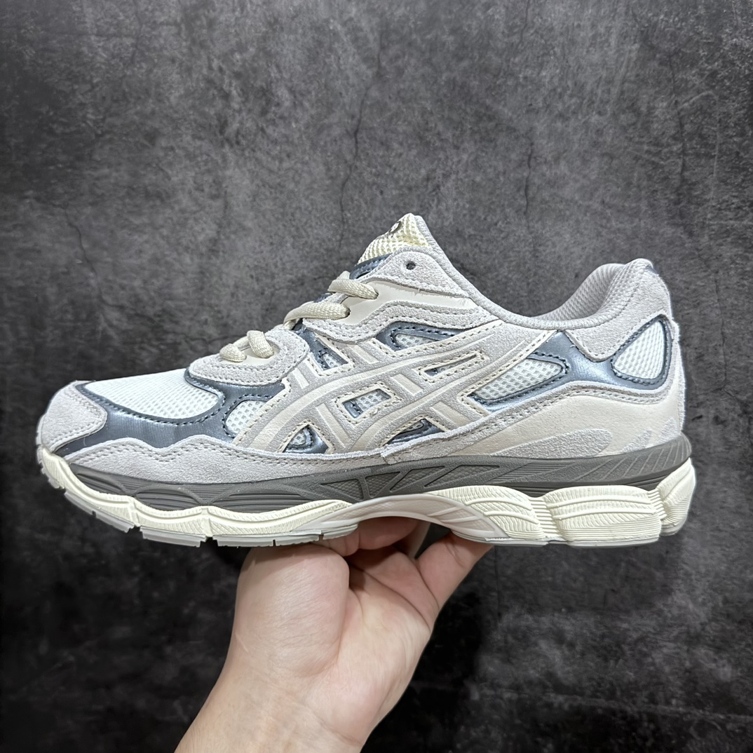 图片[2]-【公司级】Asics Gel-NYC复古单品 亚瑟士ASICSTIGER秋季新款休闲鞋 厚底街头运动休闲鞋nASICS亚瑟士推出全新GEL-NYC，彰显纽约都市活力n这次的新系列融入了多个版本GEL的经典设计风格，广受好评。其设计灵感来源于GEL-NIMBUS 3,GEL-MC PLUS V 和 GEL-CUMULUS 16 这些往日经典鞋款。GEL-NYC使用GEL-CUMULUS 16鞋款的鞋楦设计,展现了独特的现代化美学。鞋底采用了轻质发泡材料,并在后跟和前掌处采用了ASICS亚瑟士核心科技——GEL缓震胶,赋予鞋款强大的缓冲性能,提供了更柔软舒适的穿着体验。而在原有设计的启发之上,此次鞋款采用更贴合当今潮流趋势的材料和创新技术,展现出纽约充满活力的都市精神。 货号：1201A789-020 尺码：36-45-莆田鞋批发中心