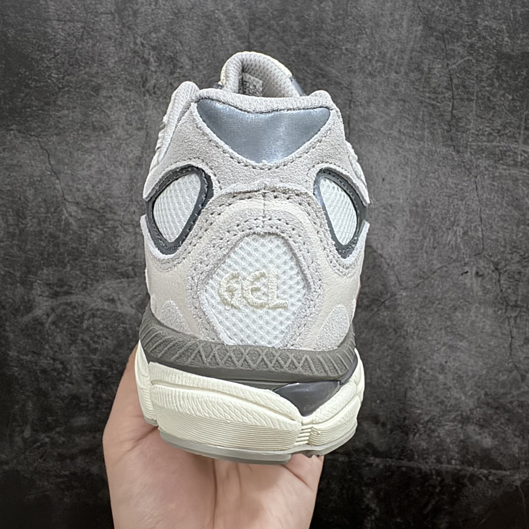 图片[4]-【公司级】Asics Gel-NYC复古单品 亚瑟士ASICSTIGER秋季新款休闲鞋 厚底街头运动休闲鞋nASICS亚瑟士推出全新GEL-NYC，彰显纽约都市活力n这次的新系列融入了多个版本GEL的经典设计风格，广受好评。其设计灵感来源于GEL-NIMBUS 3,GEL-MC PLUS V 和 GEL-CUMULUS 16 这些往日经典鞋款。GEL-NYC使用GEL-CUMULUS 16鞋款的鞋楦设计,展现了独特的现代化美学。鞋底采用了轻质发泡材料,并在后跟和前掌处采用了ASICS亚瑟士核心科技——GEL缓震胶,赋予鞋款强大的缓冲性能,提供了更柔软舒适的穿着体验。而在原有设计的启发之上,此次鞋款采用更贴合当今潮流趋势的材料和创新技术,展现出纽约充满活力的都市精神。 货号：1201A789-020 尺码：36-45-莆田鞋批发中心