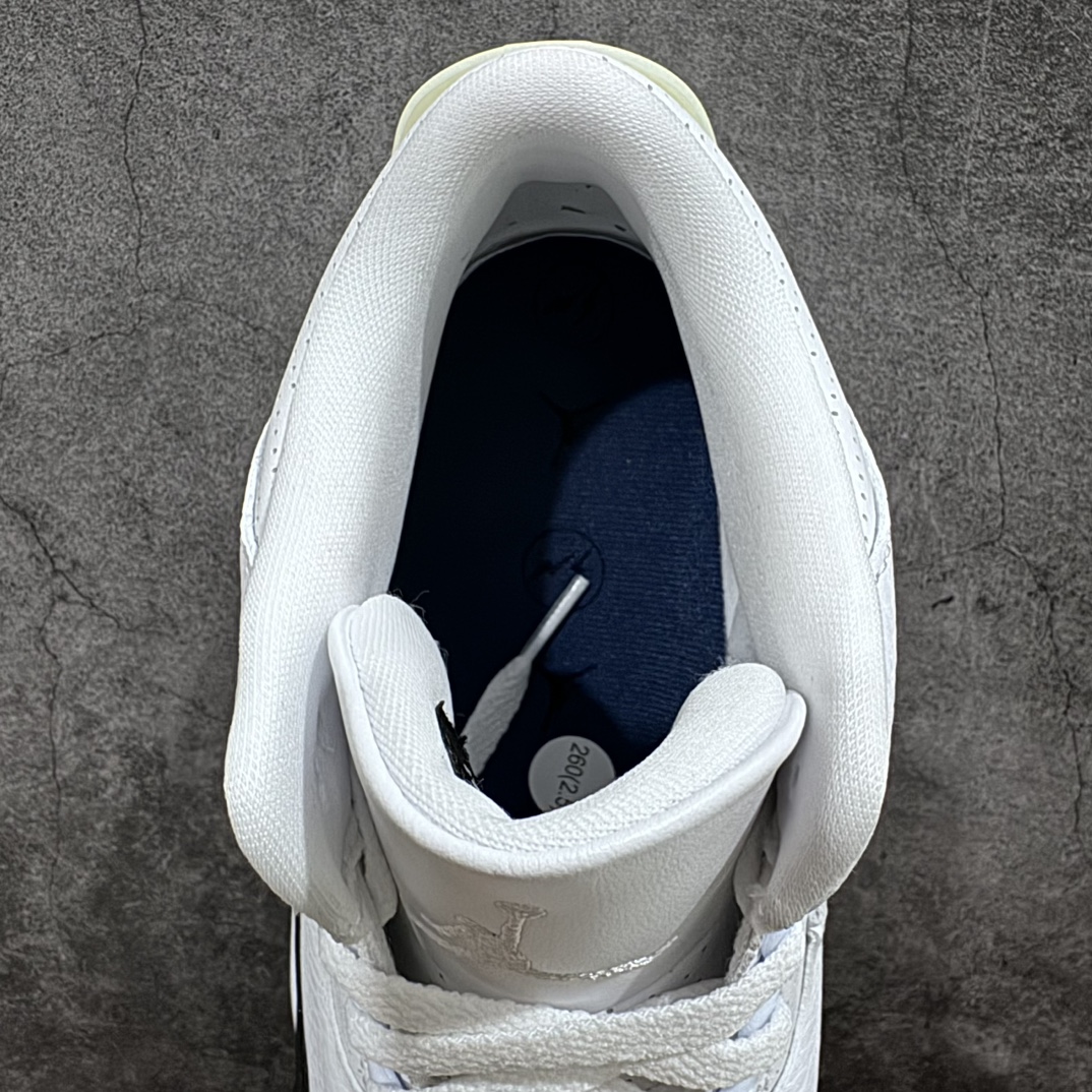 图片[7]-【JS纯原】Fragment Design x Air Jordan AJ3 Retro 藤原浩闪电联名 DA3595-100n目前市场最推荐的产品这个版本 皮料和清洁度处理非常完美n各个细节都秒杀之前市场出货批次n市场唯一正确批次亲自操刀耗时半年巨作 全套原纸板楦头开发原厂大底磨具加持立体防滑纹理 原装可视Air Sole气垫 原汁原味最完美的三代版型 唯一正确鞋头趴度弧度高度鞋身腰线 原厂TPU氧化后跟饰片 正确内里反口里网布 皮料菱角分明不变形无多余毛边 正确手工大底描漆拉丝 市场唯一原厂鞋扣模具 原厂织唛标 原厂飞人电绣工艺 尾指中部跳三针 独家绑鞋带手法 印刷中底布 四线拉帮 米色美纹纸贴合固定 进口港宝加持 后跟自然饱满 全鞋荧光划线卡点 追求极致完美 每一双都是工艺品 多重QC质检 超越公司货的品控标准 实实在在的免检产品  尺码：40 40.5 41 42 42.5 43 44 44.5 45 46 47.5 48.5-莆田鞋批发中心