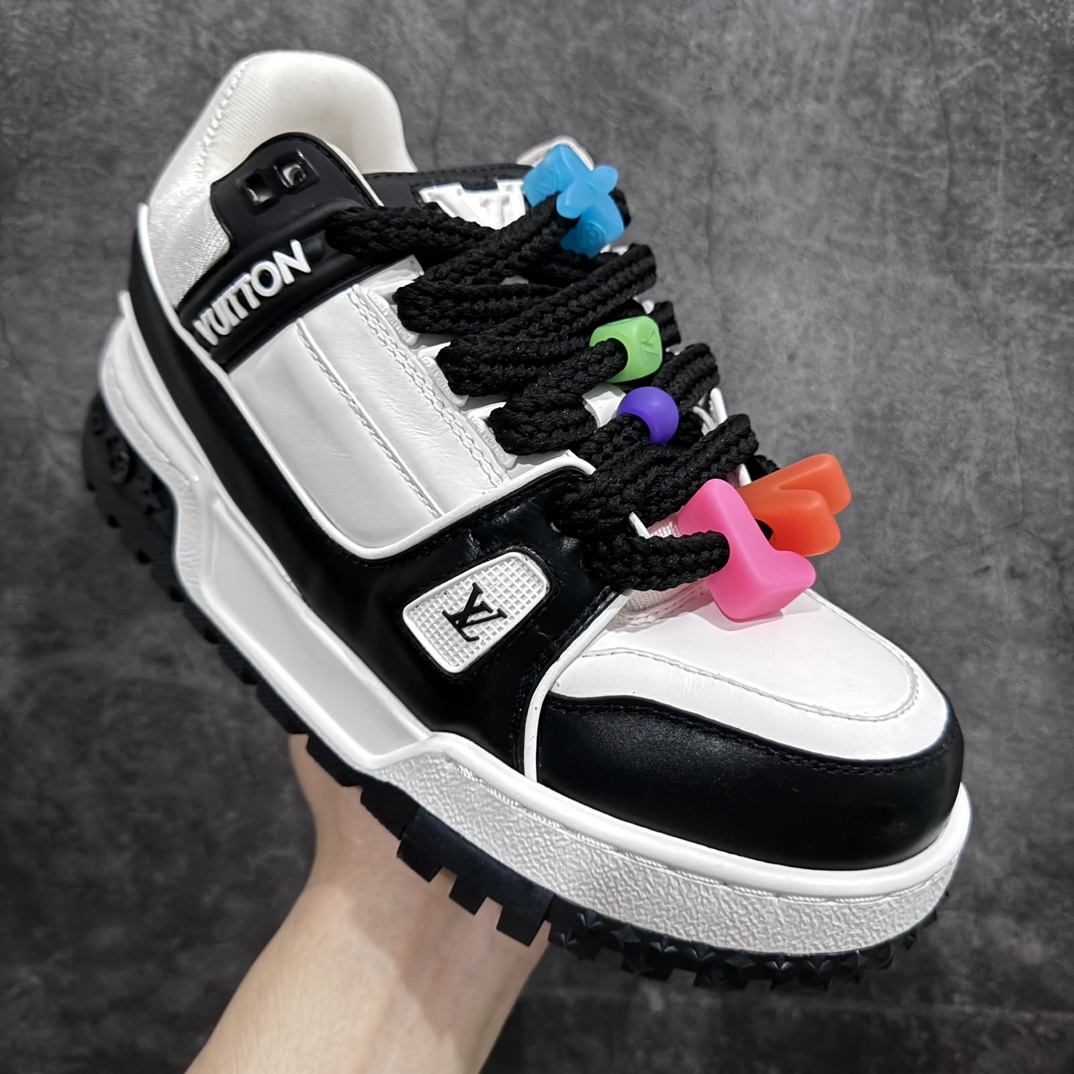 图片[3]-【顶级性价比版本】LV Trainer Maxi 小胖丁系列面包鞋 双层礼盒 橙色包装礼盒 中高端品质 价格合理不杀猪 品质对得起价格 非市面假特价版本 工厂长期补货 价格优势供应 原版购入开发打造 正确原版 超高还原度 空胶工艺 各细节到位 鞋面为细柔小牛皮 厚实织物鞋带正确扣子串珠 尺码：35 36 37 38 39 40 41 42 43 44 45-选品中心