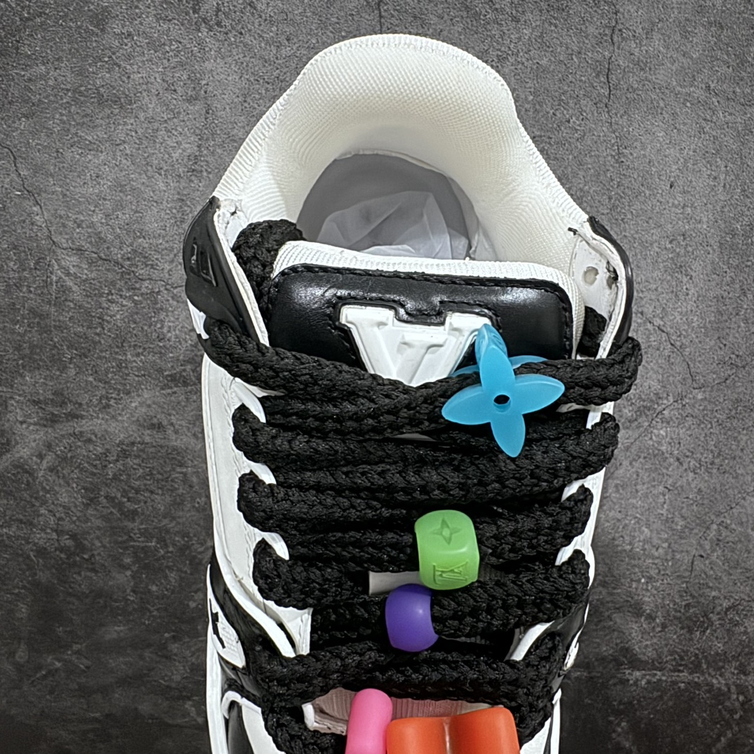 图片[8]-【顶级性价比版本】LV Trainer Maxi 小胖丁系列面包鞋 双层礼盒 橙色包装礼盒 中高端品质 价格合理不杀猪 品质对得起价格 非市面假特价版本 工厂长期补货 价格优势供应 原版购入开发打造 正确原版 超高还原度 空胶工艺 各细节到位 鞋面为细柔小牛皮 厚实织物鞋带正确扣子串珠 尺码：35 36 37 38 39 40 41 42 43 44 45-选品中心