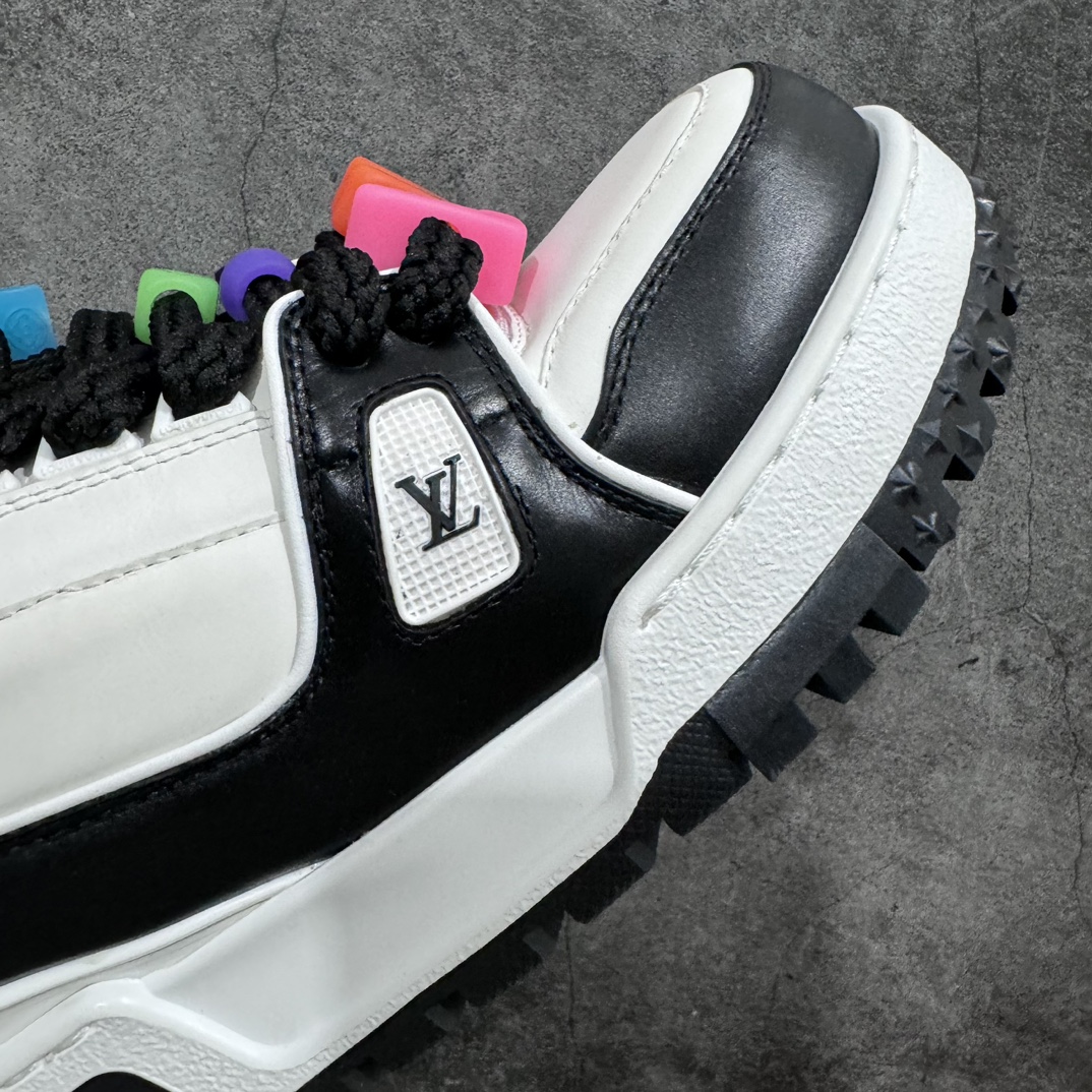 图片[6]-【顶级性价比版本】LV Trainer Maxi 小胖丁系列面包鞋 双层礼盒 橙色包装礼盒 中高端品质 价格合理不杀猪 品质对得起价格 非市面假特价版本 工厂长期补货 价格优势供应 原版购入开发打造 正确原版 超高还原度 空胶工艺 各细节到位 鞋面为细柔小牛皮 厚实织物鞋带正确扣子串珠 尺码：35 36 37 38 39 40 41 42 43 44 45-选品中心