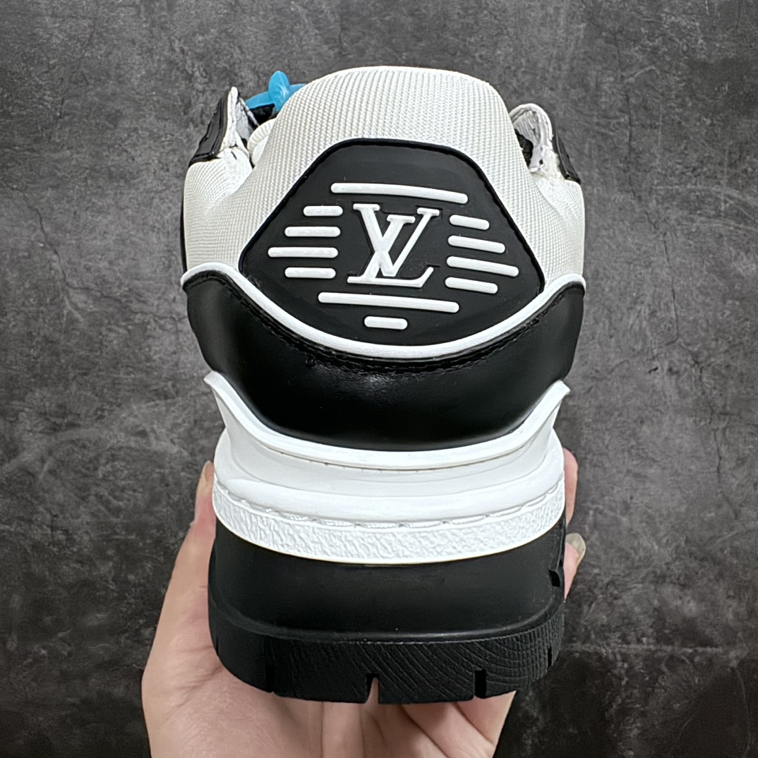 图片[4]-【顶级性价比版本】LV Trainer Maxi 小胖丁系列面包鞋 双层礼盒 橙色包装礼盒 中高端品质 价格合理不杀猪 品质对得起价格 非市面假特价版本 工厂长期补货 价格优势供应 原版购入开发打造 正确原版 超高还原度 空胶工艺 各细节到位 鞋面为细柔小牛皮 厚实织物鞋带正确扣子串珠 尺码：35 36 37 38 39 40 41 42 43 44 45-选品中心