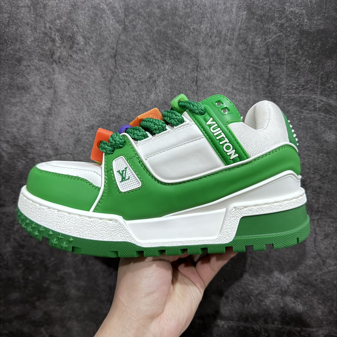 图片[2]-【顶级性价比版本】LV Trainer Maxi 小胖丁系列面包鞋 双层礼盒 橙色包装礼盒 中高端品质 价格合理不杀猪 品质对得起价格 非市面假特价版本 工厂长期补货 价格优势供应 原版购入开发打造 正确原版 超高还原度 空胶工艺 各细节到位 鞋面为细柔小牛皮 厚实织物鞋带正确扣子串珠 尺码：35 36 37 38 39 40 41 42 43 44 45-选品中心