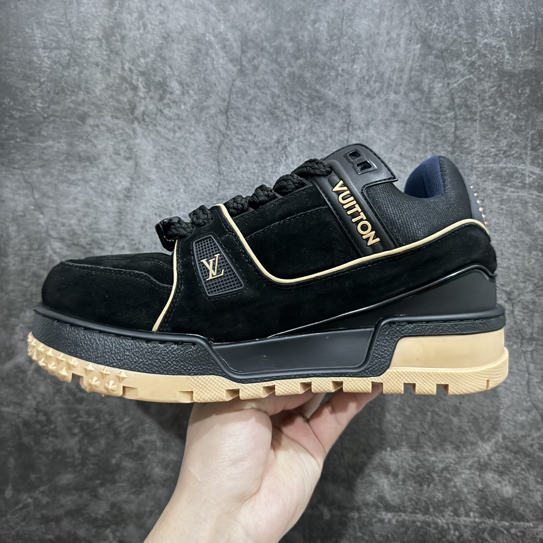 图片[2]-【顶级性价比版本】LV Trainer Maxi 小胖丁系列面包鞋 双层礼盒 橙色包装礼盒 中高端品质 价格合理不杀猪 品质对得起价格 非市面假特价版本 工厂长期补货 价格优势供应 原版购入开发打造 正确原版 超高还原度 空胶工艺 各细节到位 鞋面为细柔小牛皮 厚实织物鞋带正确扣子串珠 尺码：35 36 37 38 39 40 41 42 43 44 45-选品中心