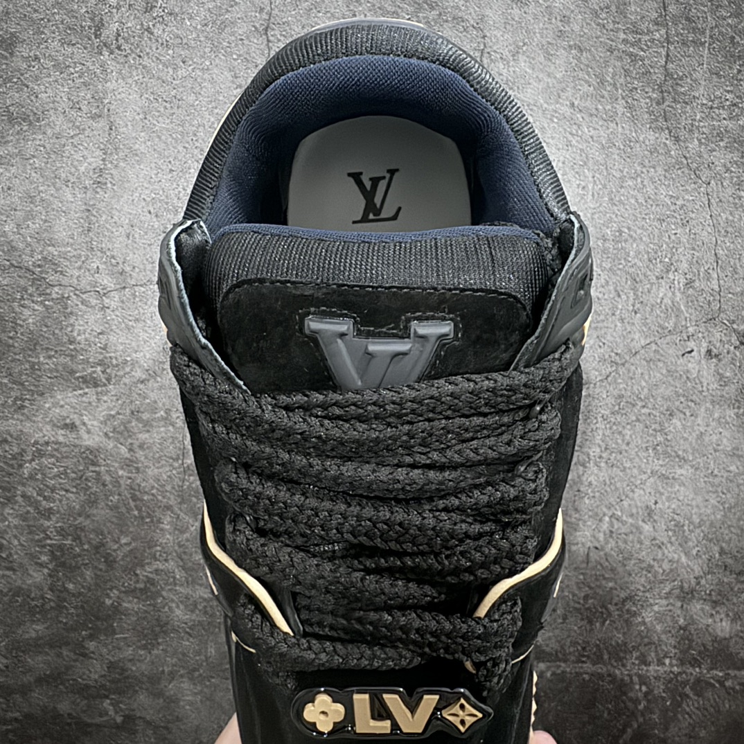 图片[8]-【顶级性价比版本】LV Trainer Maxi 小胖丁系列面包鞋 双层礼盒 橙色包装礼盒 中高端品质 价格合理不杀猪 品质对得起价格 非市面假特价版本 工厂长期补货 价格优势供应 原版购入开发打造 正确原版 超高还原度 空胶工艺 各细节到位 鞋面为细柔小牛皮 厚实织物鞋带正确扣子串珠 尺码：35 36 37 38 39 40 41 42 43 44 45-选品中心