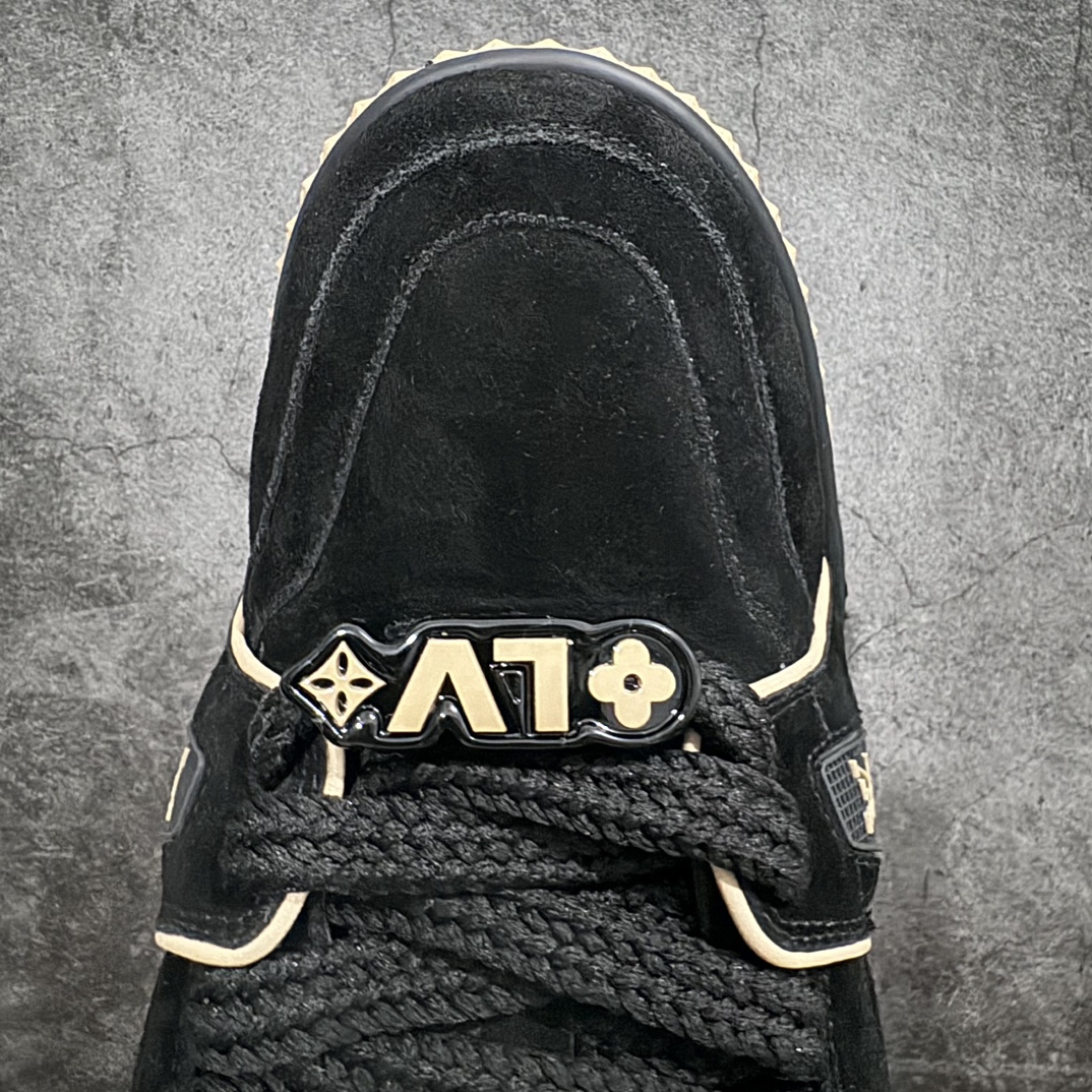 图片[5]-【顶级性价比版本】LV Trainer Maxi 小胖丁系列面包鞋 双层礼盒 橙色包装礼盒 中高端品质 价格合理不杀猪 品质对得起价格 非市面假特价版本 工厂长期补货 价格优势供应 原版购入开发打造 正确原版 超高还原度 空胶工艺 各细节到位 鞋面为细柔小牛皮 厚实织物鞋带正确扣子串珠 尺码：35 36 37 38 39 40 41 42 43 44 45-选品中心