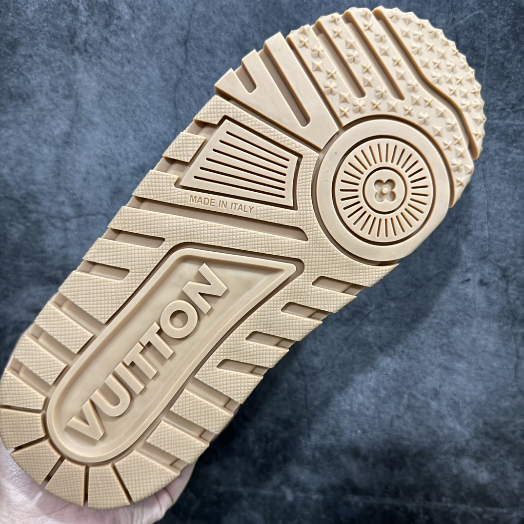 图片[9]-【顶级性价比版本】LV Trainer Maxi 小胖丁系列面包鞋 双层礼盒 橙色包装礼盒 中高端品质 价格合理不杀猪 品质对得起价格 非市面假特价版本 工厂长期补货 价格优势供应 原版购入开发打造 正确原版 超高还原度 空胶工艺 各细节到位 鞋面为细柔小牛皮 厚实织物鞋带正确扣子串珠 尺码：35 36 37 38 39 40 41 42 43 44 45-选品中心