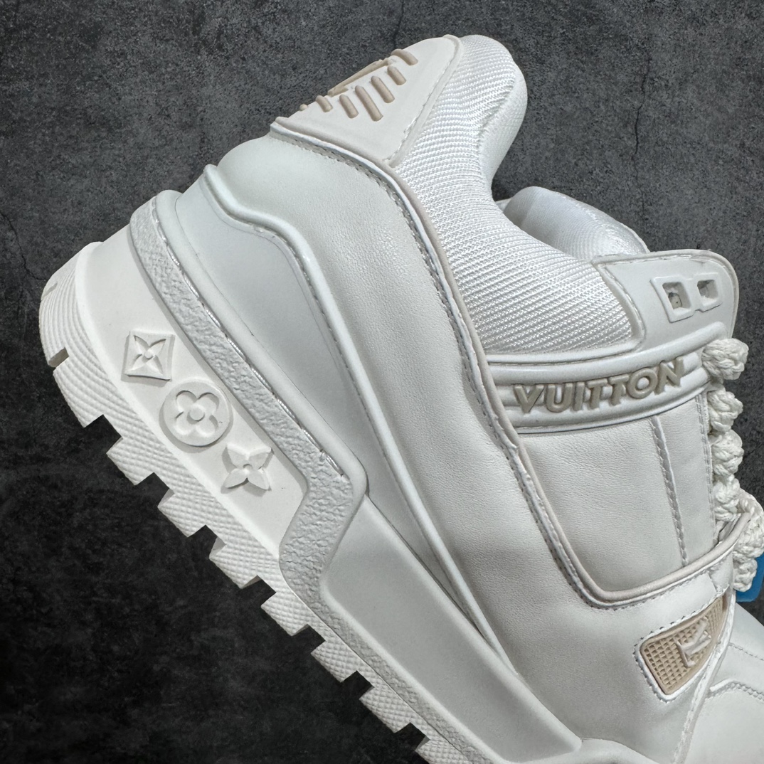 图片[7]-【顶级性价比版本】LV Trainer Maxi 小胖丁系列面包鞋 双层礼盒 橙色包装礼盒 中高端品质 价格合理不杀猪 品质对得起价格 非市面假特价版本 工厂长期补货 价格优势供应 原版购入开发打造 正确原版 超高还原度 空胶工艺 各细节到位 鞋面为细柔小牛皮 厚实织物鞋带正确扣子串珠 尺码：35 36 37 38 39 40 41 42 43 44 45-选品中心